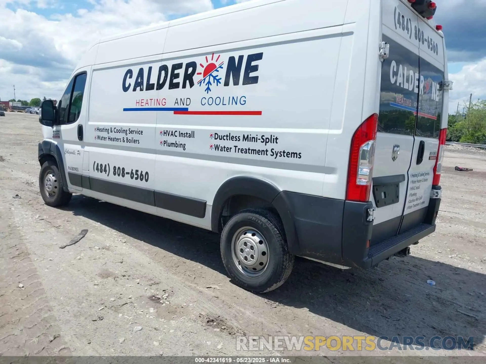 3 Photograph of a damaged car 3C6TRVDG9KE557224 RAM PROMASTER 2500 2019