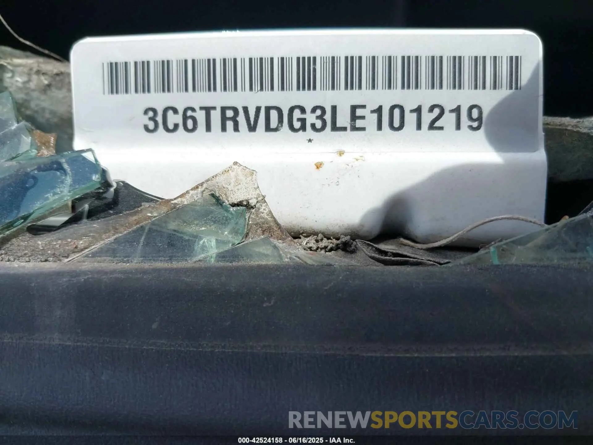 9 Photograph of a damaged car 3C6TRVDG3LE101219 RAM PROMASTER 2500 2020
