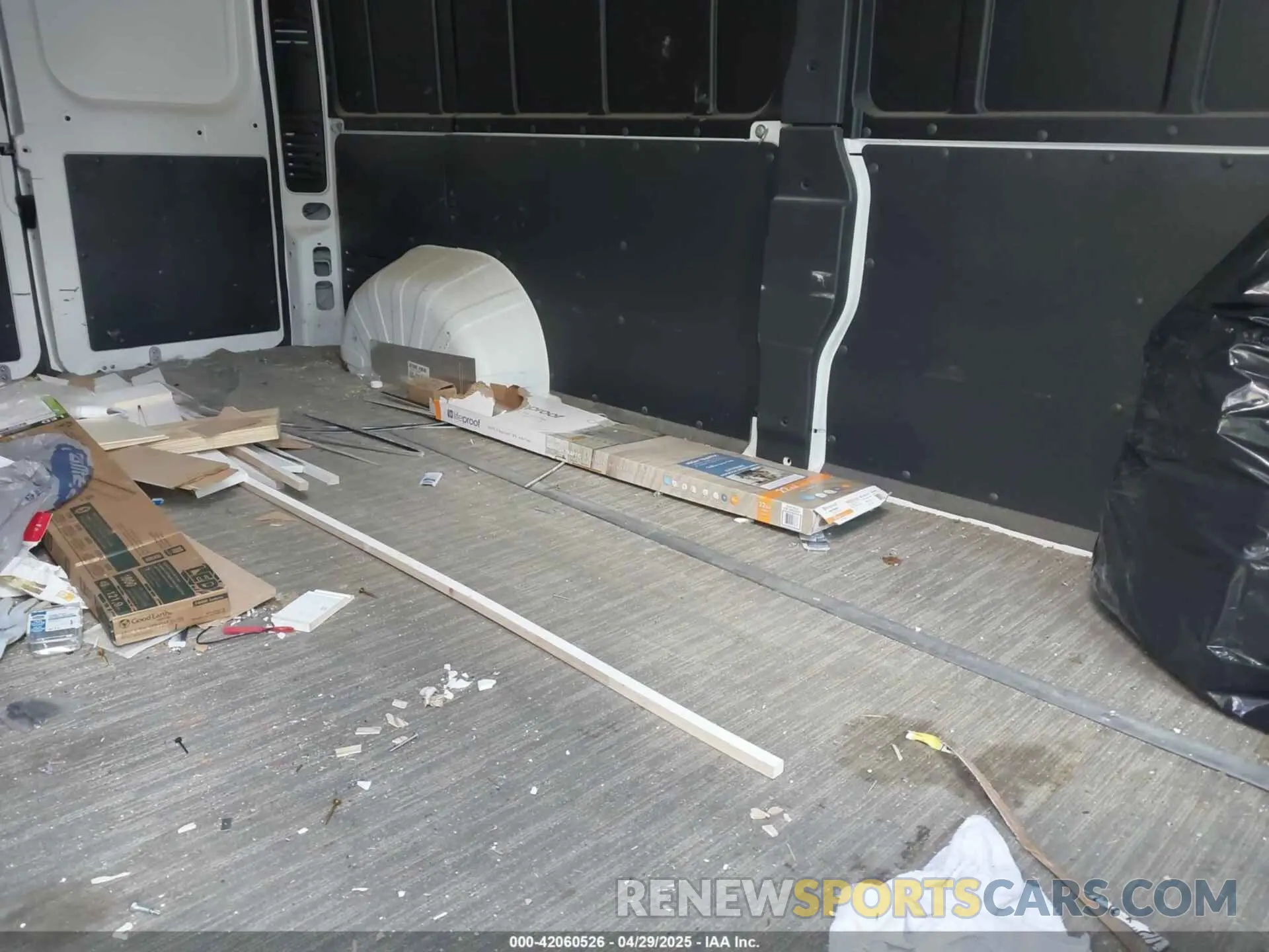 8 Photograph of a damaged car 3C6TRVDG5LE115932 RAM PROMASTER 2500 2020