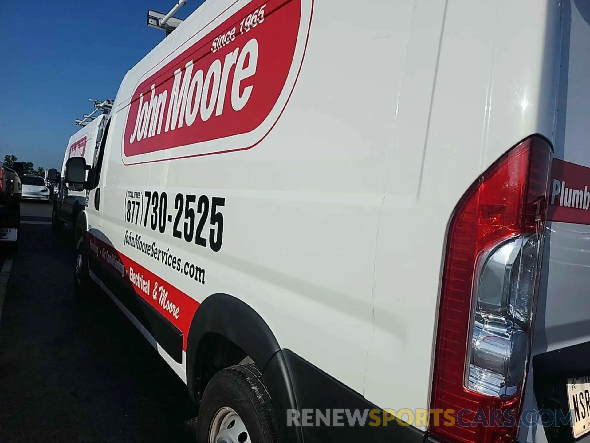 18 Photograph of a damaged car 3C6ERVDG5ME501938 RAM PROMASTER 2500 2021