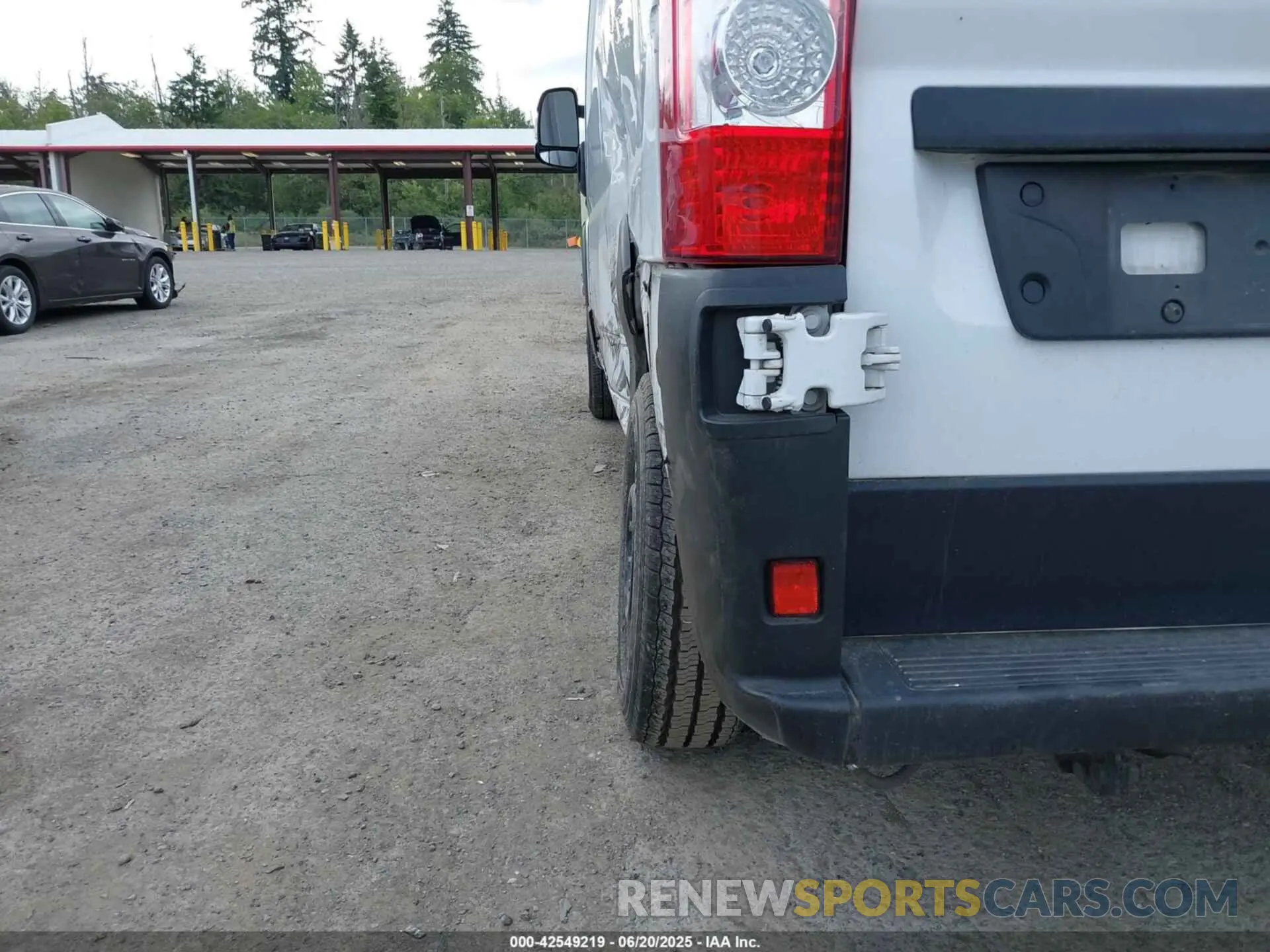 17 Photograph of a damaged car 3C6LRVCG5NE120147 RAM PROMASTER 2500 2022