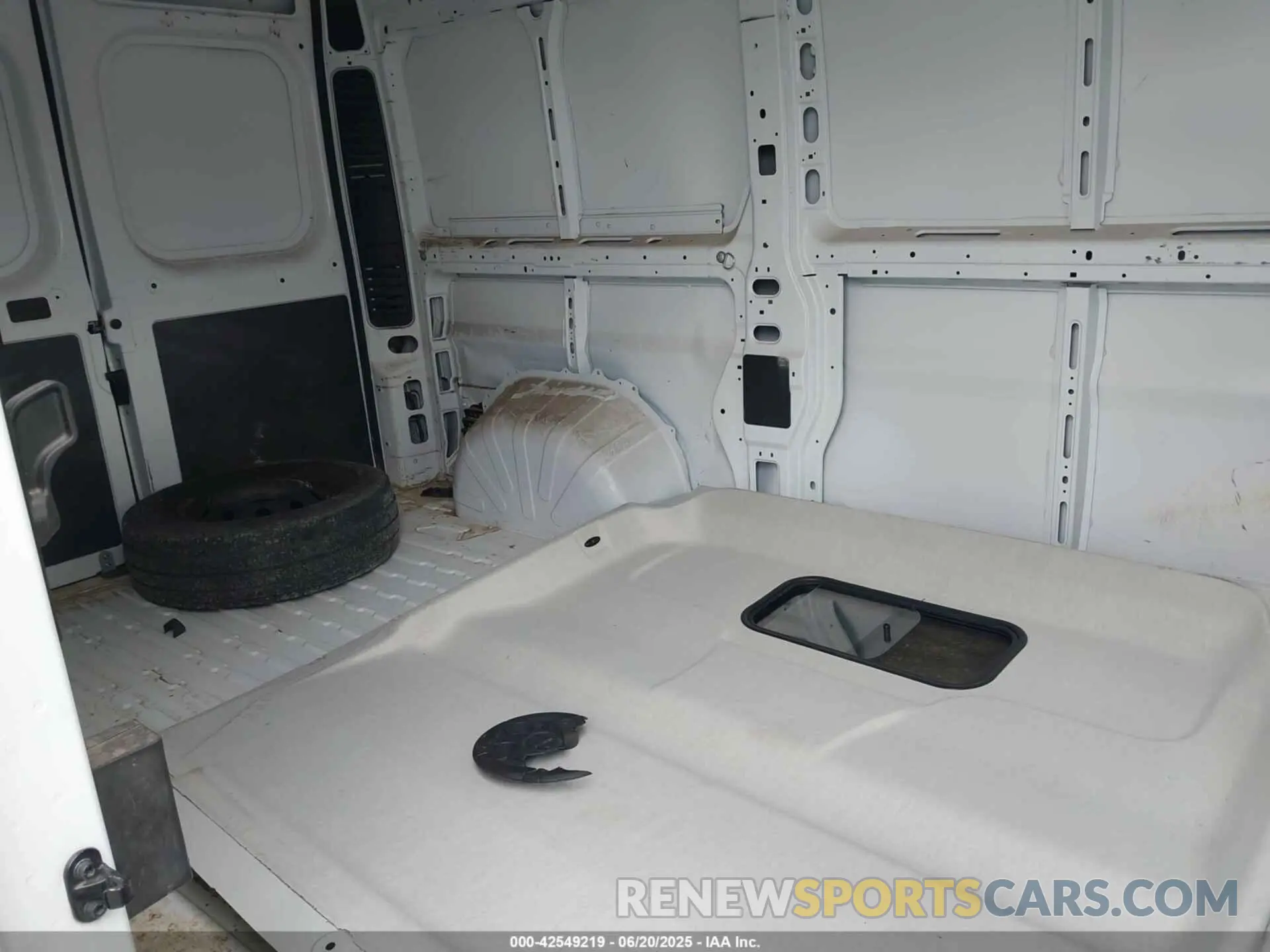 8 Photograph of a damaged car 3C6LRVCG5NE120147 RAM PROMASTER 2500 2022