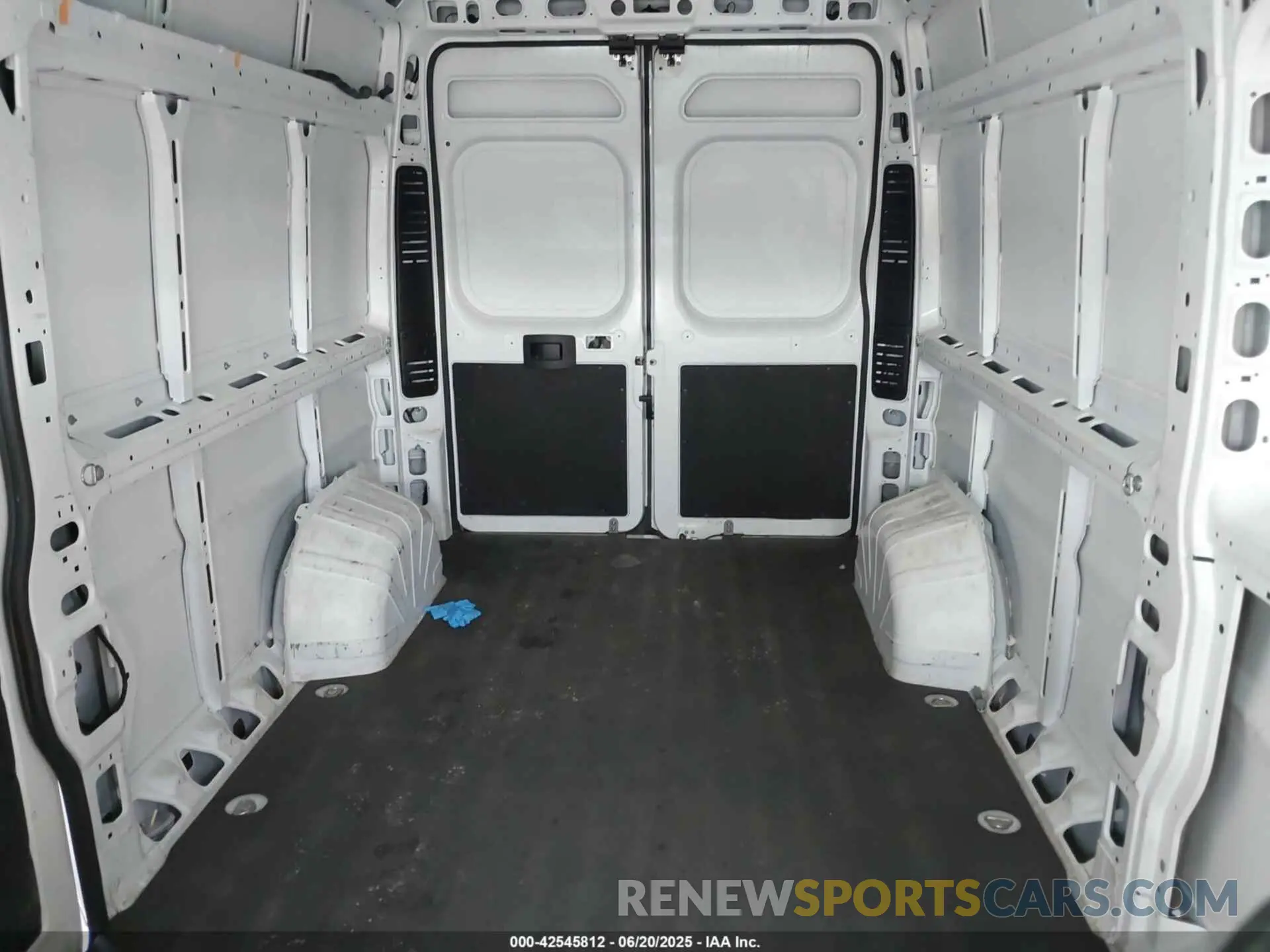 8 Фотография поврежденного автомобиля 3C6LRVDG0PE598705 RAM PROMASTER 2500 2023
