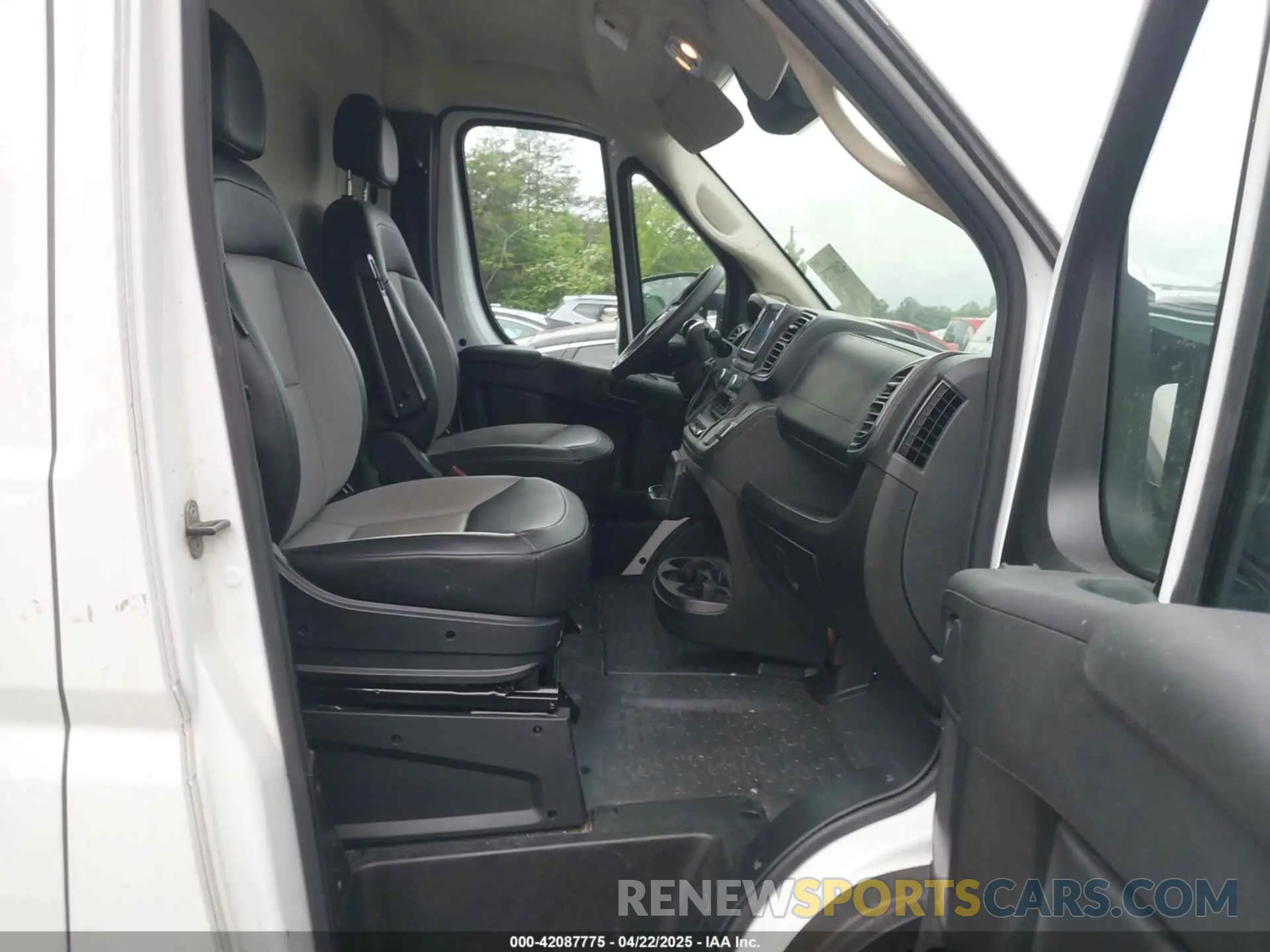 5 Photograph of a damaged car 3C6LRVDG3PE563723 RAM PROMASTER 2500 2023