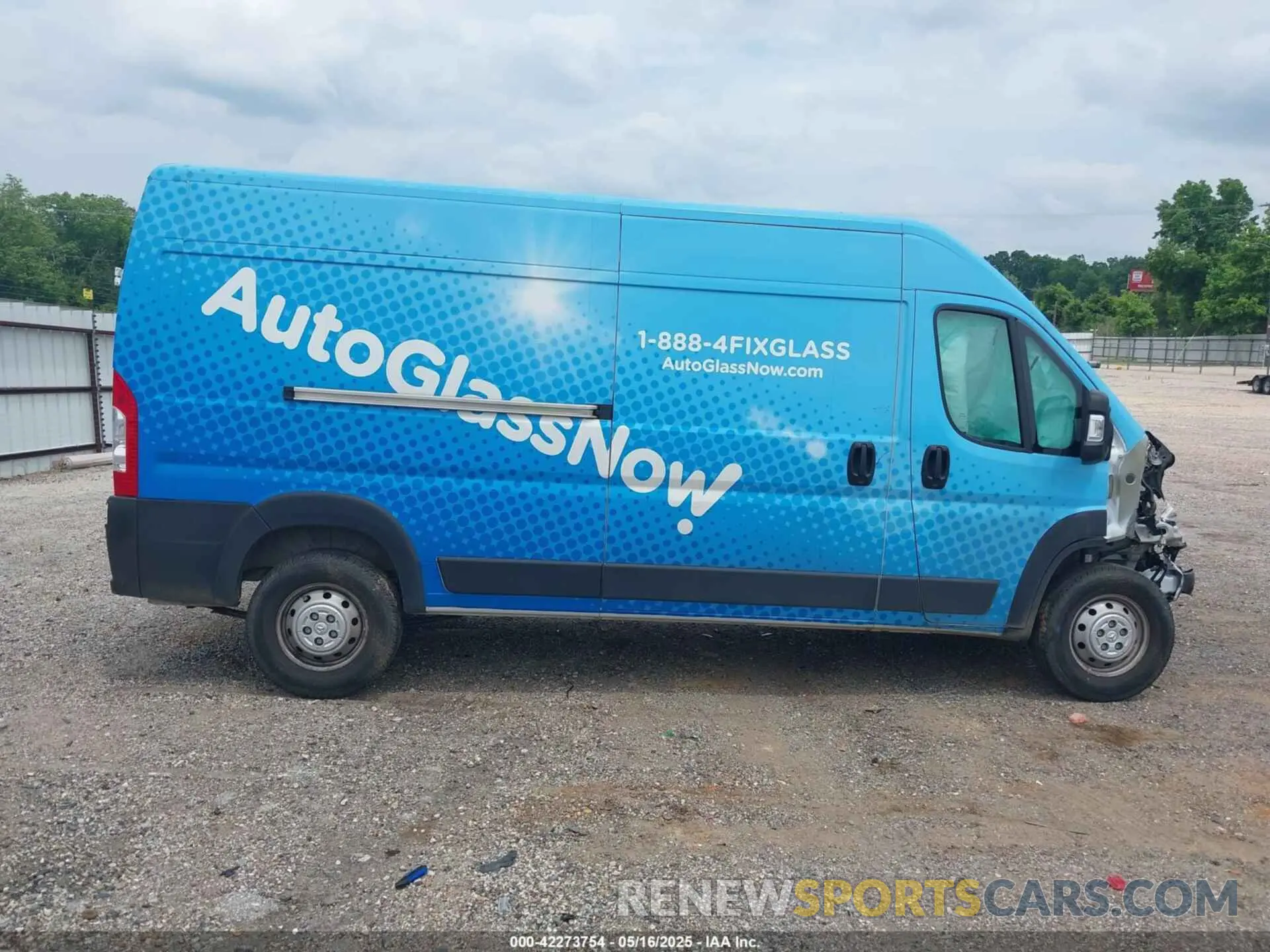 14 Photograph of a damaged car 3C6LRVDG3PE586984 RAM PROMASTER 2500 2023
