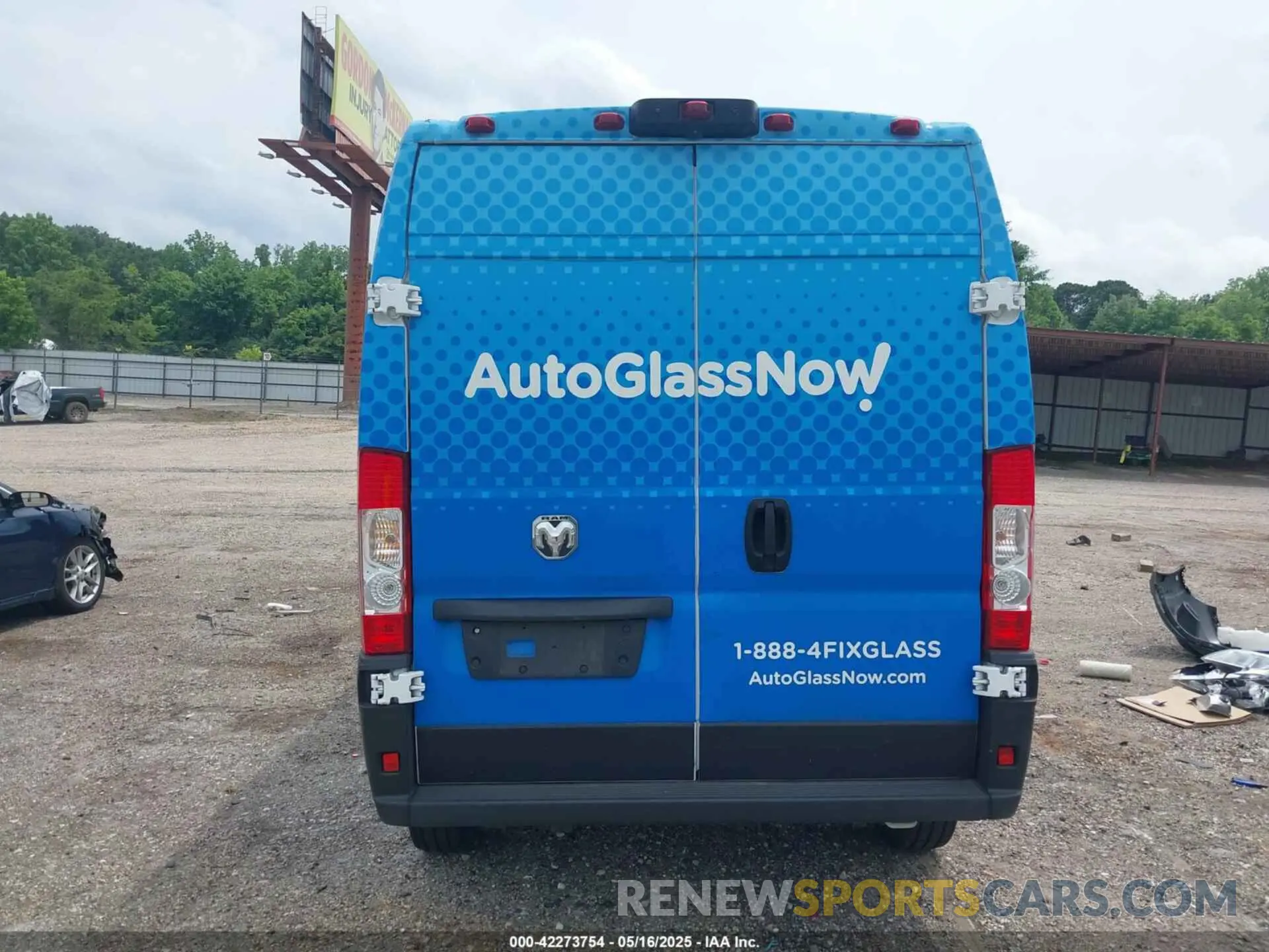 17 Photograph of a damaged car 3C6LRVDG3PE586984 RAM PROMASTER 2500 2023