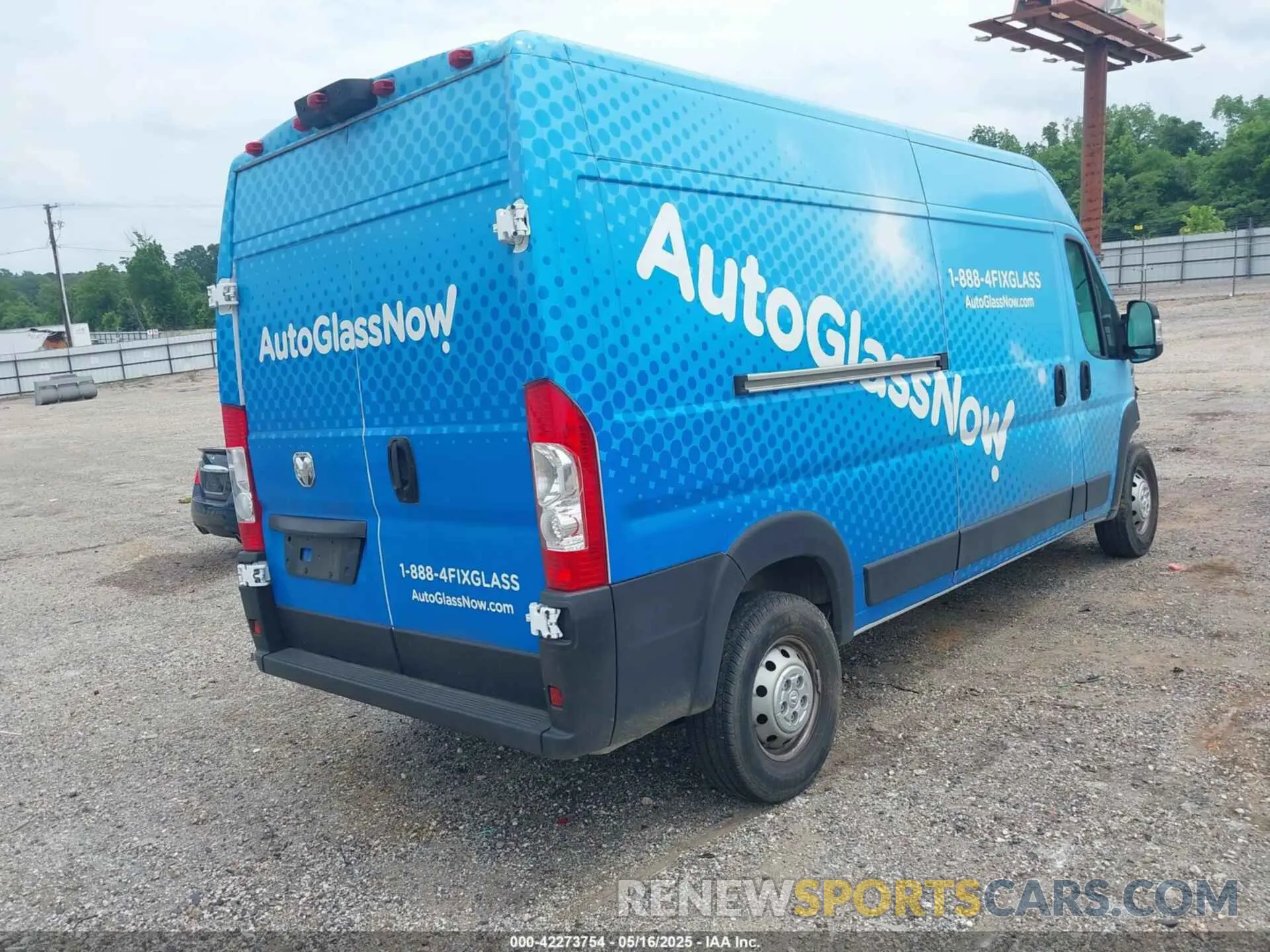 4 Photograph of a damaged car 3C6LRVDG3PE586984 RAM PROMASTER 2500 2023