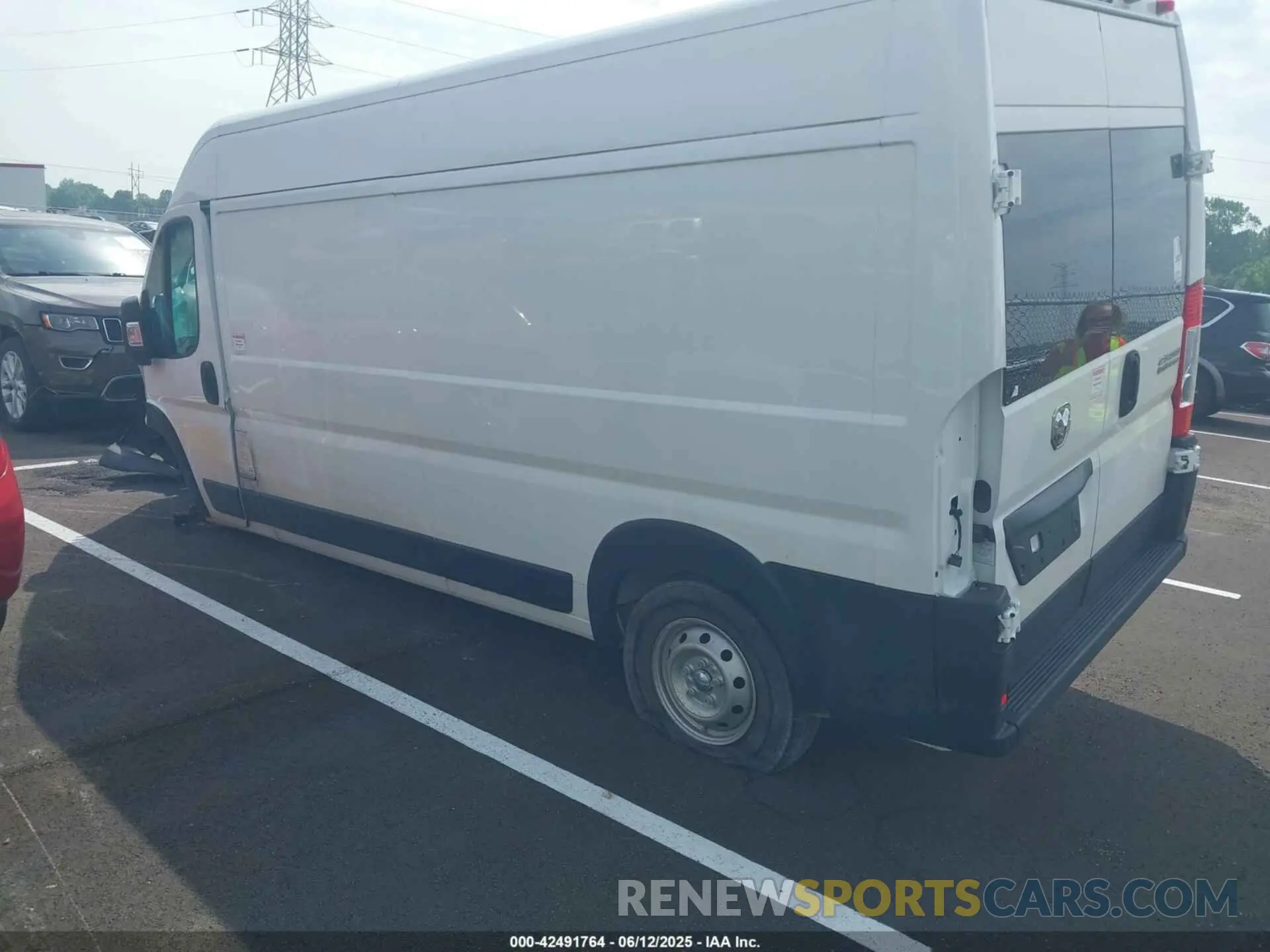 3 Photograph of a damaged car 3C6LRVDG4PE509928 RAM PROMASTER 2500 2023