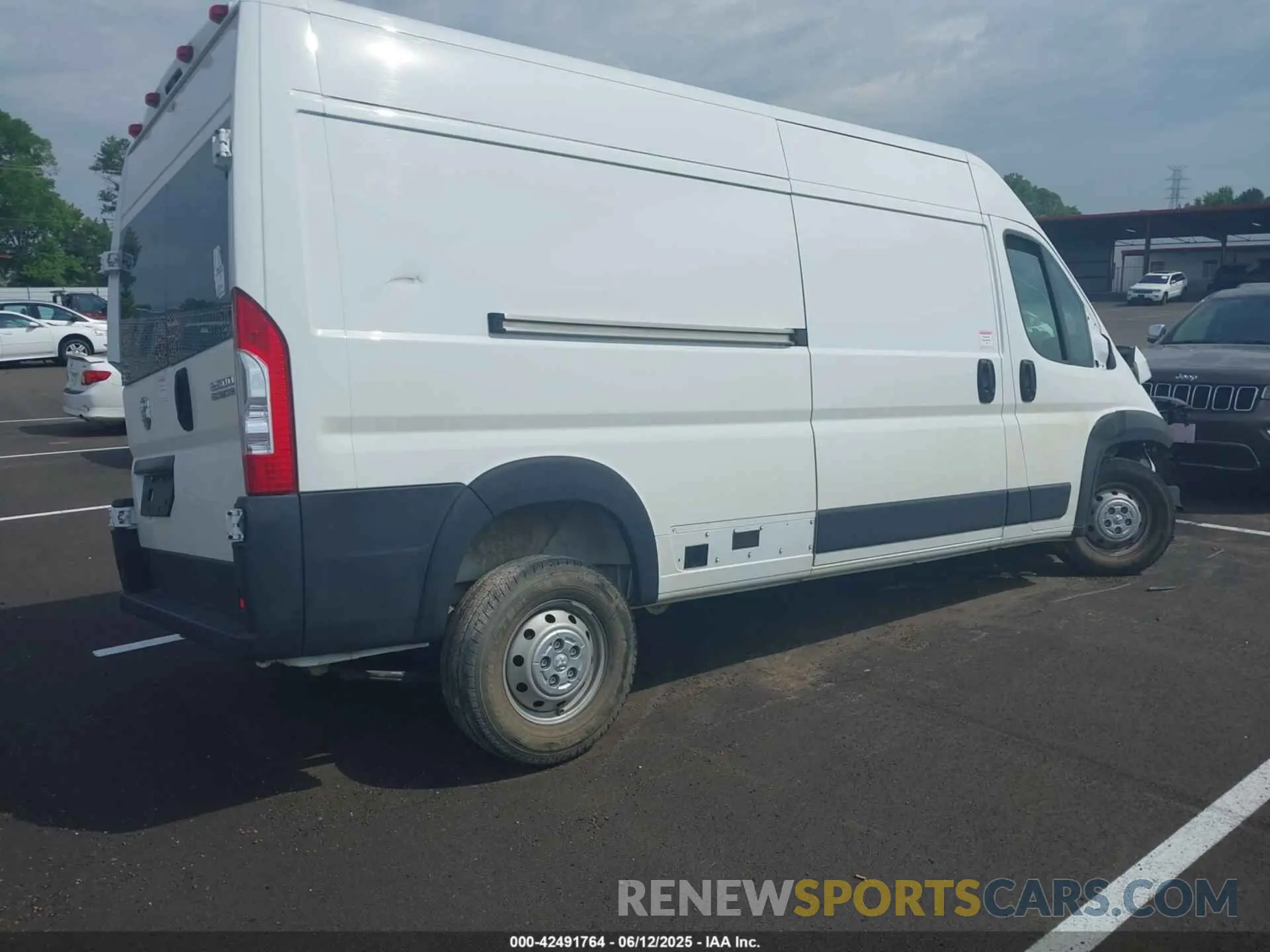 4 Photograph of a damaged car 3C6LRVDG4PE509928 RAM PROMASTER 2500 2023