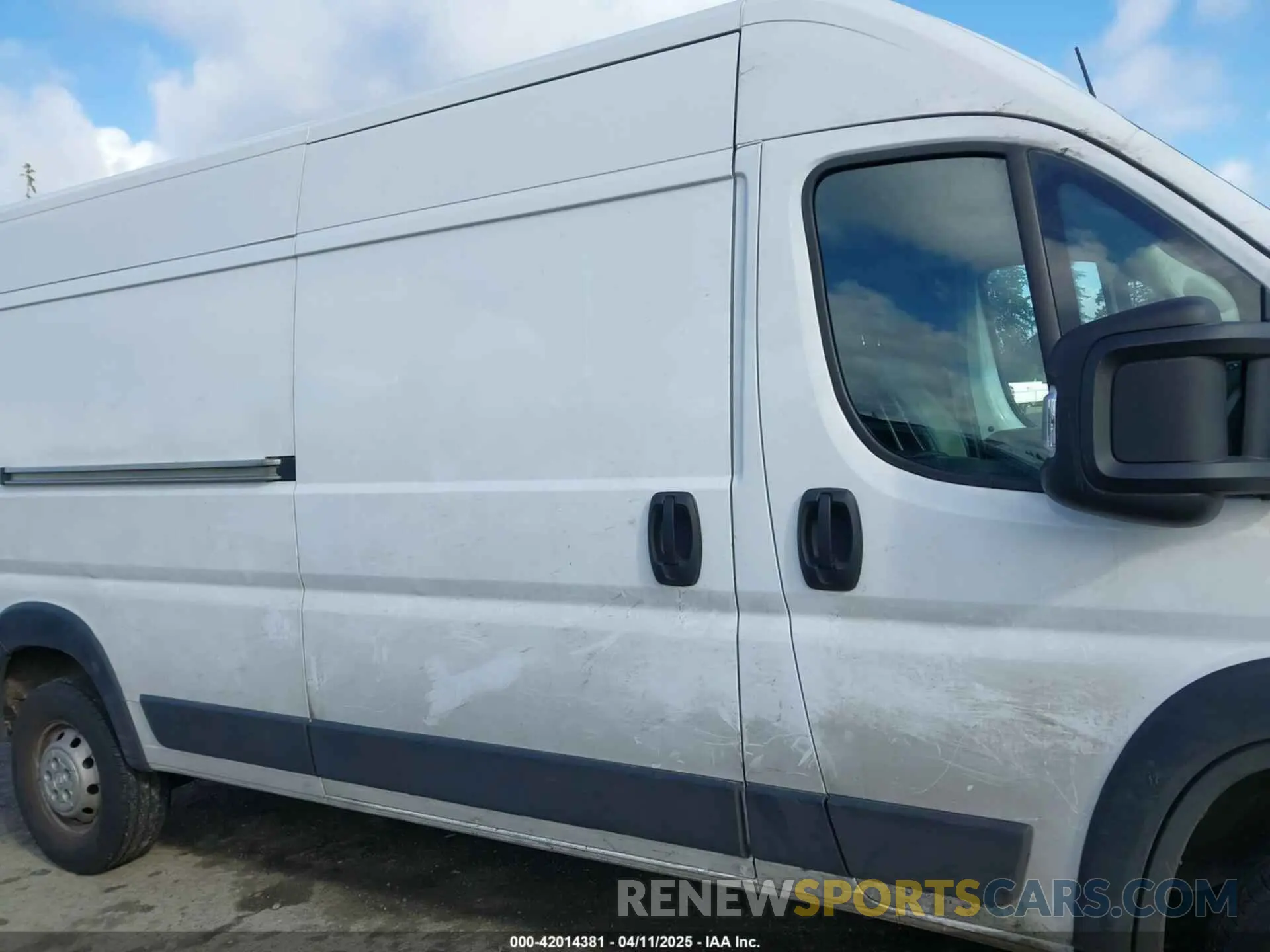 13 Photograph of a damaged car 3C6LRVDG4PE576044 RAM PROMASTER 2500 2023