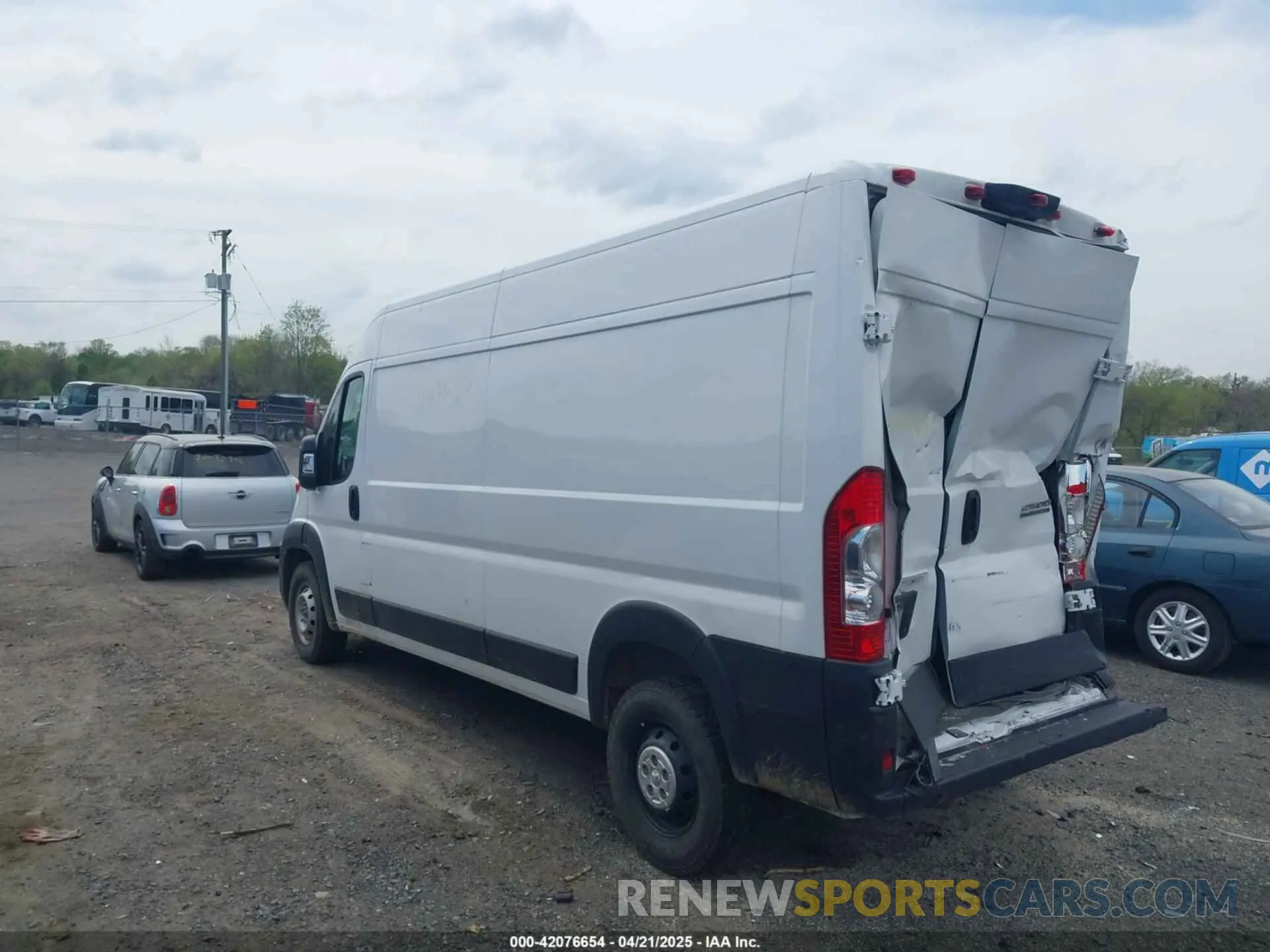 3 Photograph of a damaged car 3C6LRVDG5PE572066 RAM PROMASTER 2500 2023