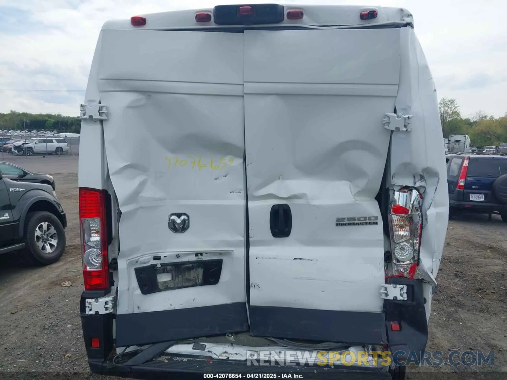 6 Photograph of a damaged car 3C6LRVDG5PE572066 RAM PROMASTER 2500 2023