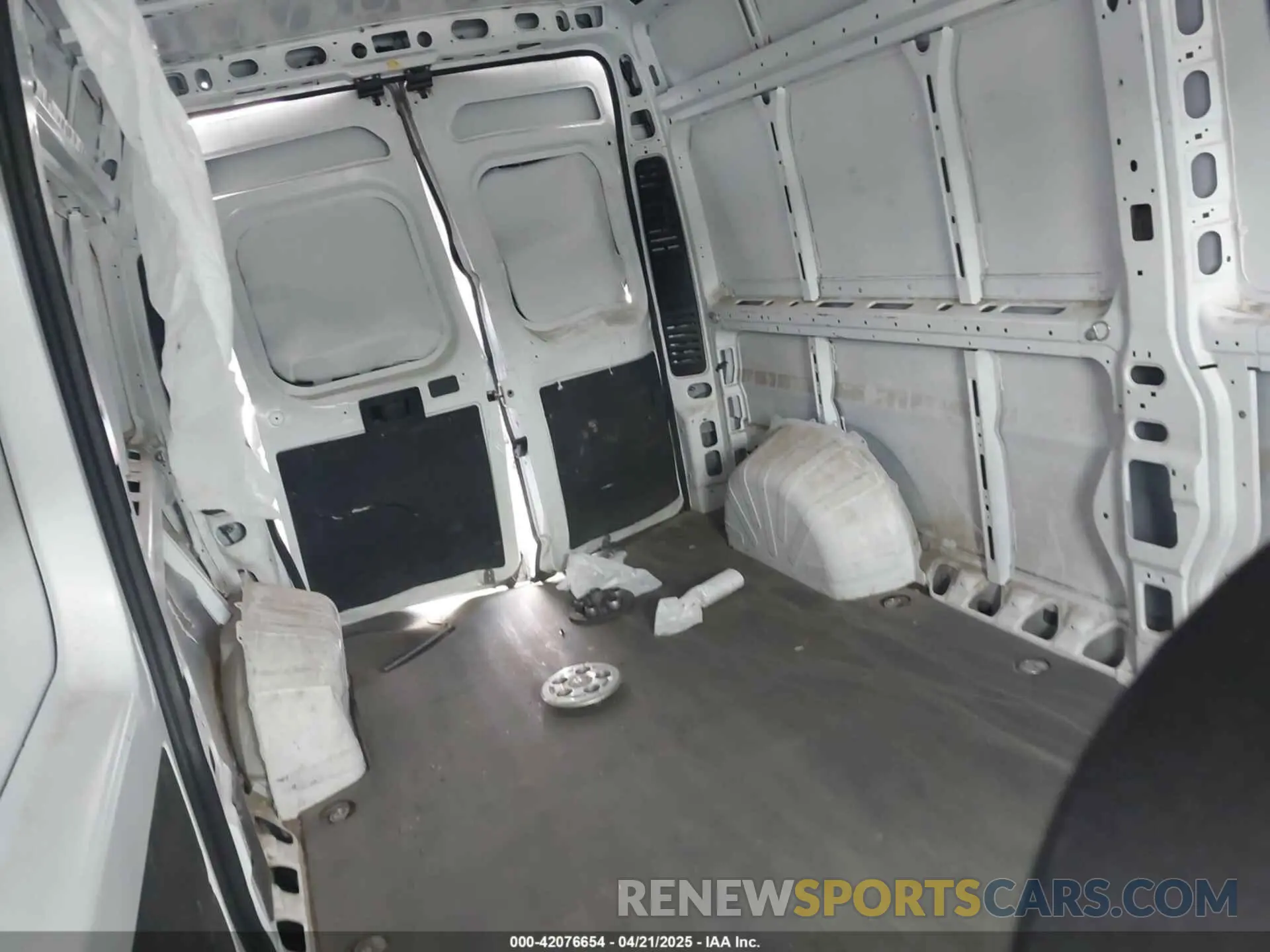 8 Photograph of a damaged car 3C6LRVDG5PE572066 RAM PROMASTER 2500 2023