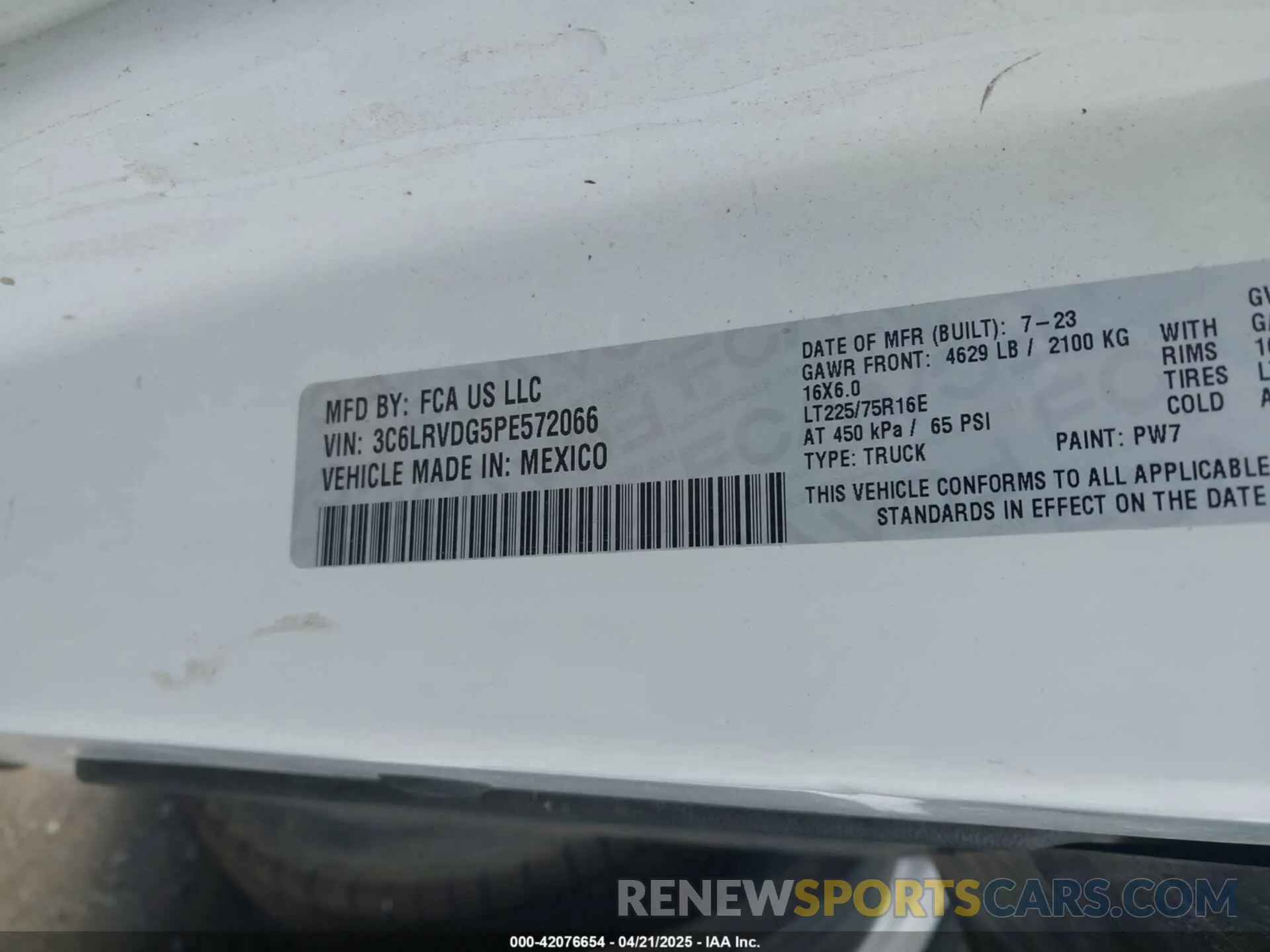 9 Photograph of a damaged car 3C6LRVDG5PE572066 RAM PROMASTER 2500 2023