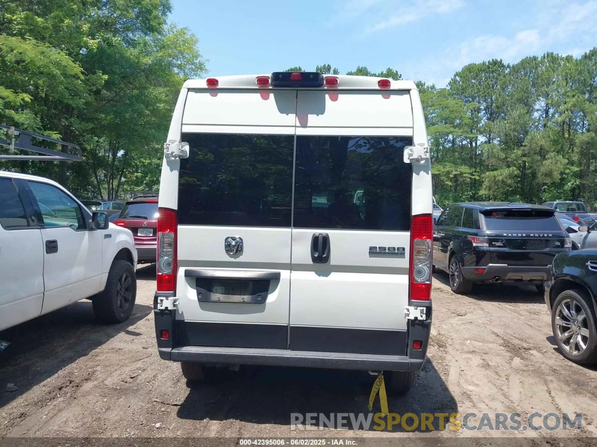 16 Photograph of a damaged car 3C6LRVDG8PE605870 RAM PROMASTER 2500 2023