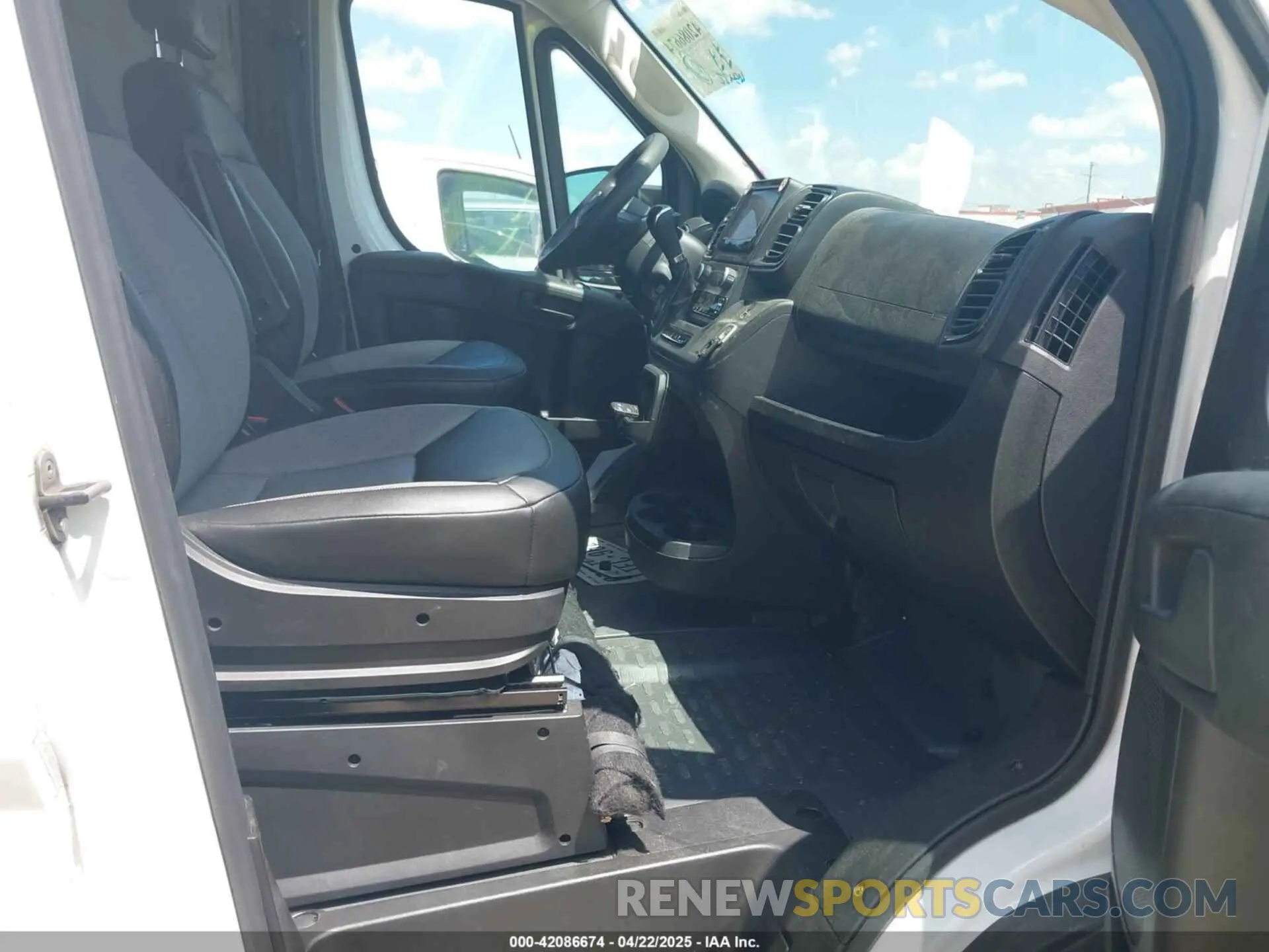 5 Photograph of a damaged car 3C6LRVDG9PE571678 RAM PROMASTER 2500 2023