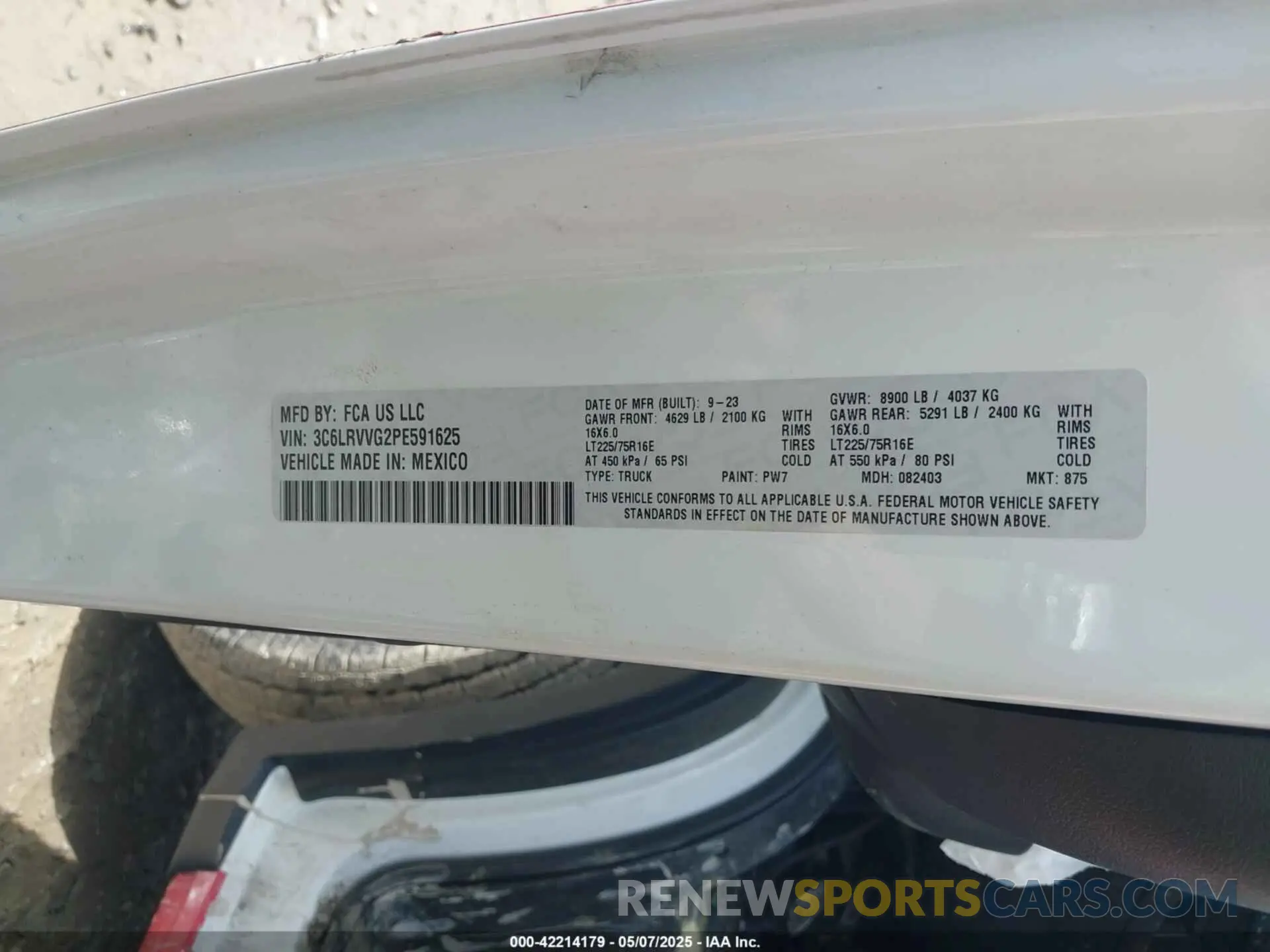 9 Photograph of a damaged car 3C6LRVVG2PE591625 RAM PROMASTER 2500 2023