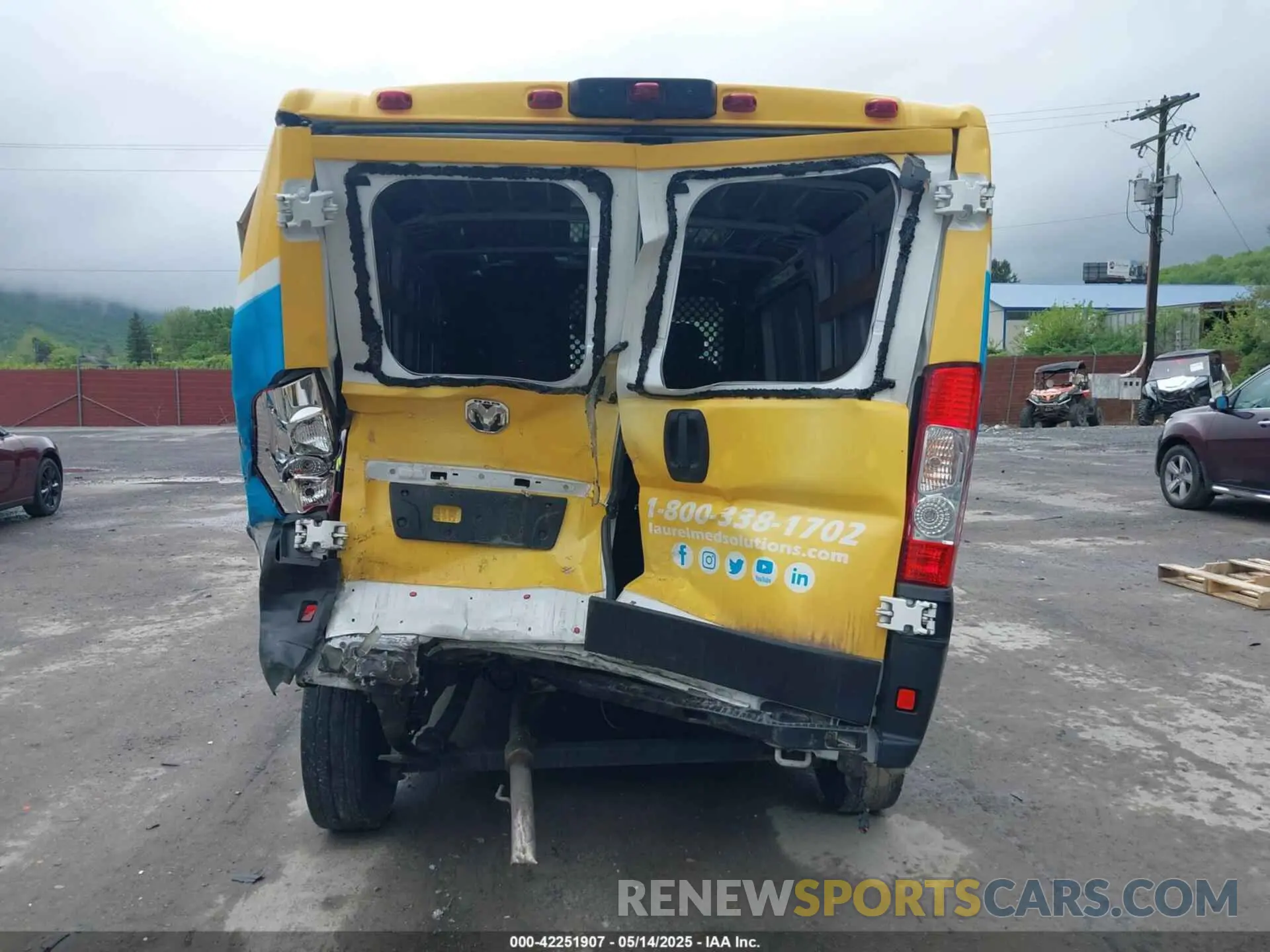 17 Photograph of a damaged car 3C6LRVVG6PE559518 RAM PROMASTER 2500 2023