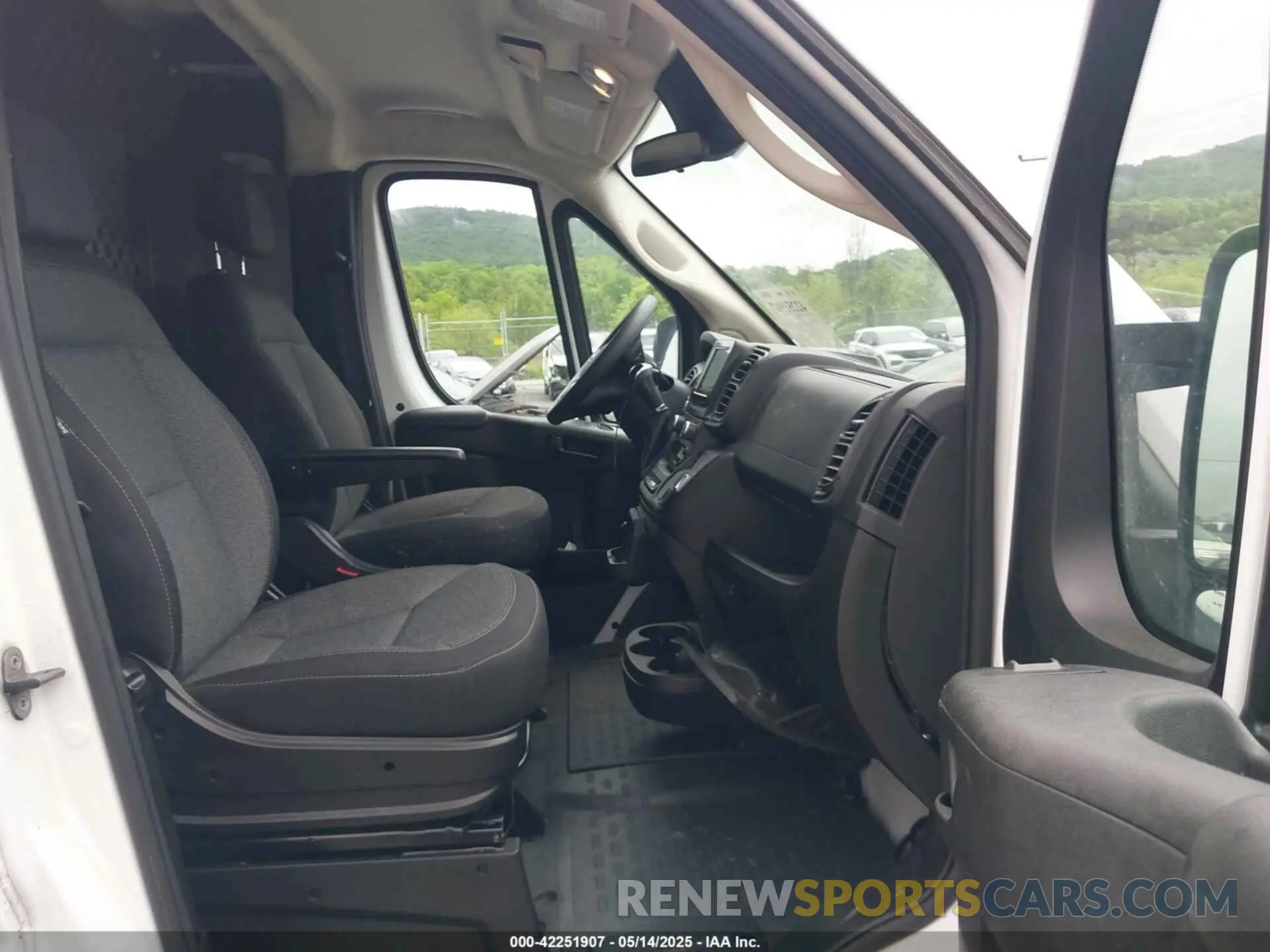 5 Photograph of a damaged car 3C6LRVVG6PE559518 RAM PROMASTER 2500 2023