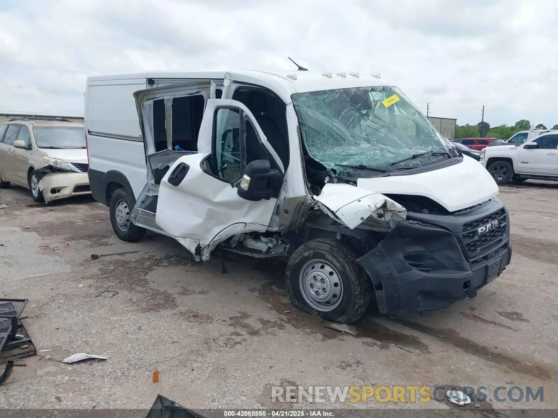 1 Photograph of a damaged car 3C6LRVVG7PE552934 RAM PROMASTER 2500 2023