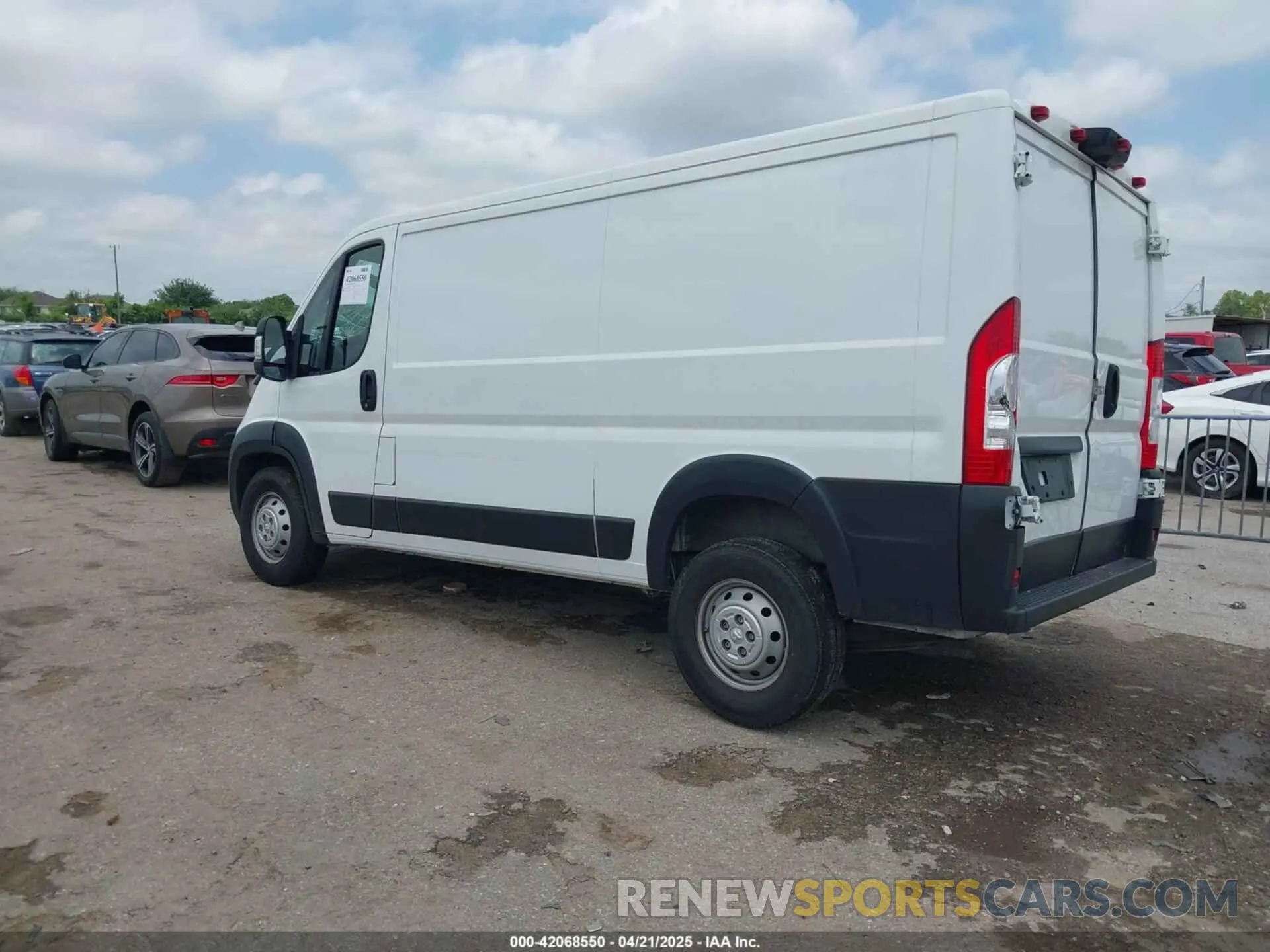 3 Photograph of a damaged car 3C6LRVVG7PE552934 RAM PROMASTER 2500 2023