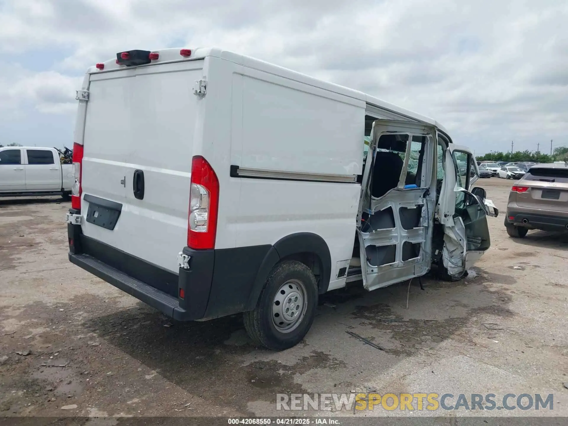 4 Photograph of a damaged car 3C6LRVVG7PE552934 RAM PROMASTER 2500 2023