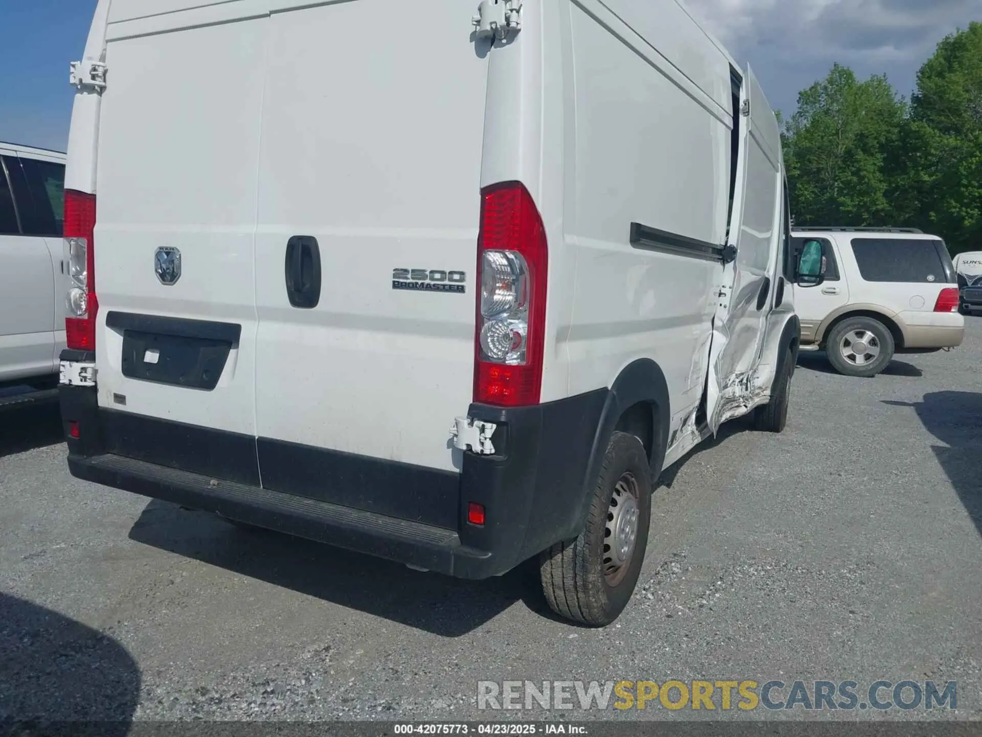 4 Photograph of a damaged car 3C6LRVDG7RE107128 RAM PROMASTER 2500 2024