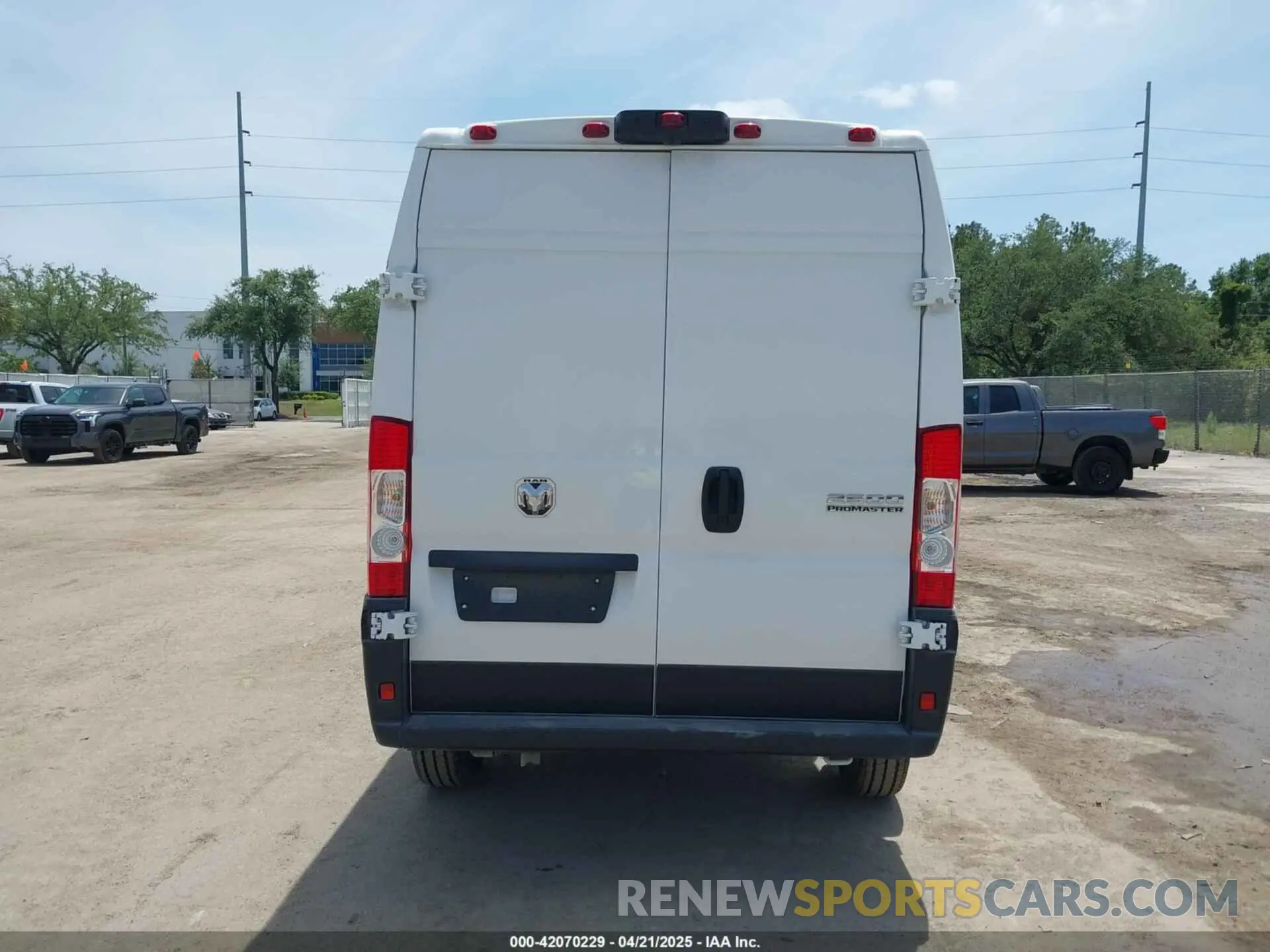 17 Фотография поврежденного автомобиля 3C6LRVCG2SE513485 RAM PROMASTER 2500 2025