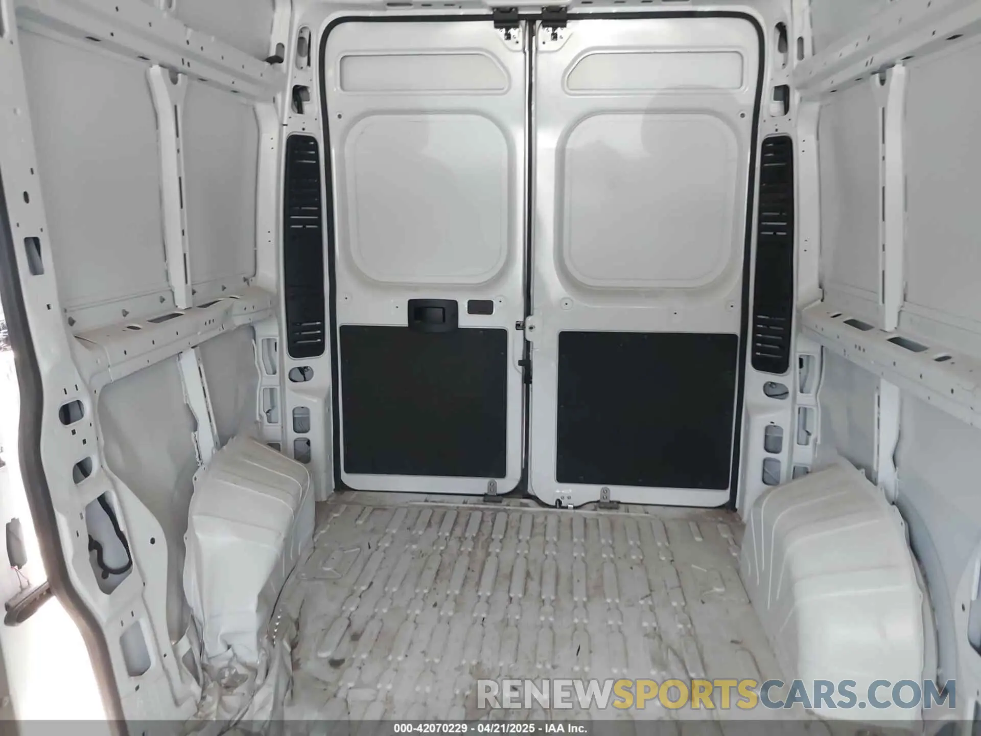 8 Фотография поврежденного автомобиля 3C6LRVCG2SE513485 RAM PROMASTER 2500 2025