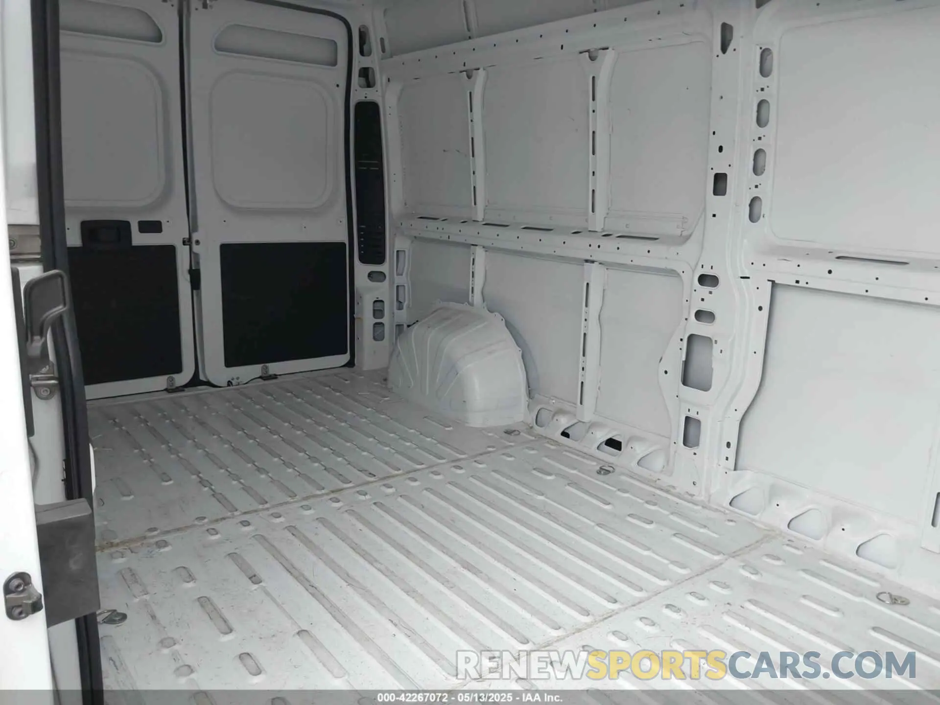 8 Фотография поврежденного автомобиля 3C6LRVDG8SE507527 RAM PROMASTER 2500 2025
