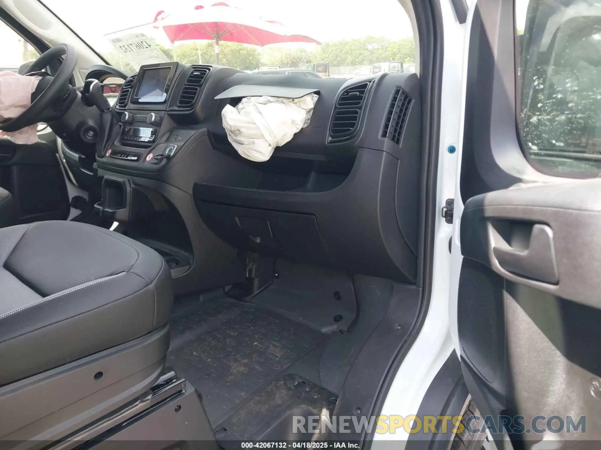 5 Photograph of a damaged car 3C6LRVDG8SE518592 RAM PROMASTER 2500 2025