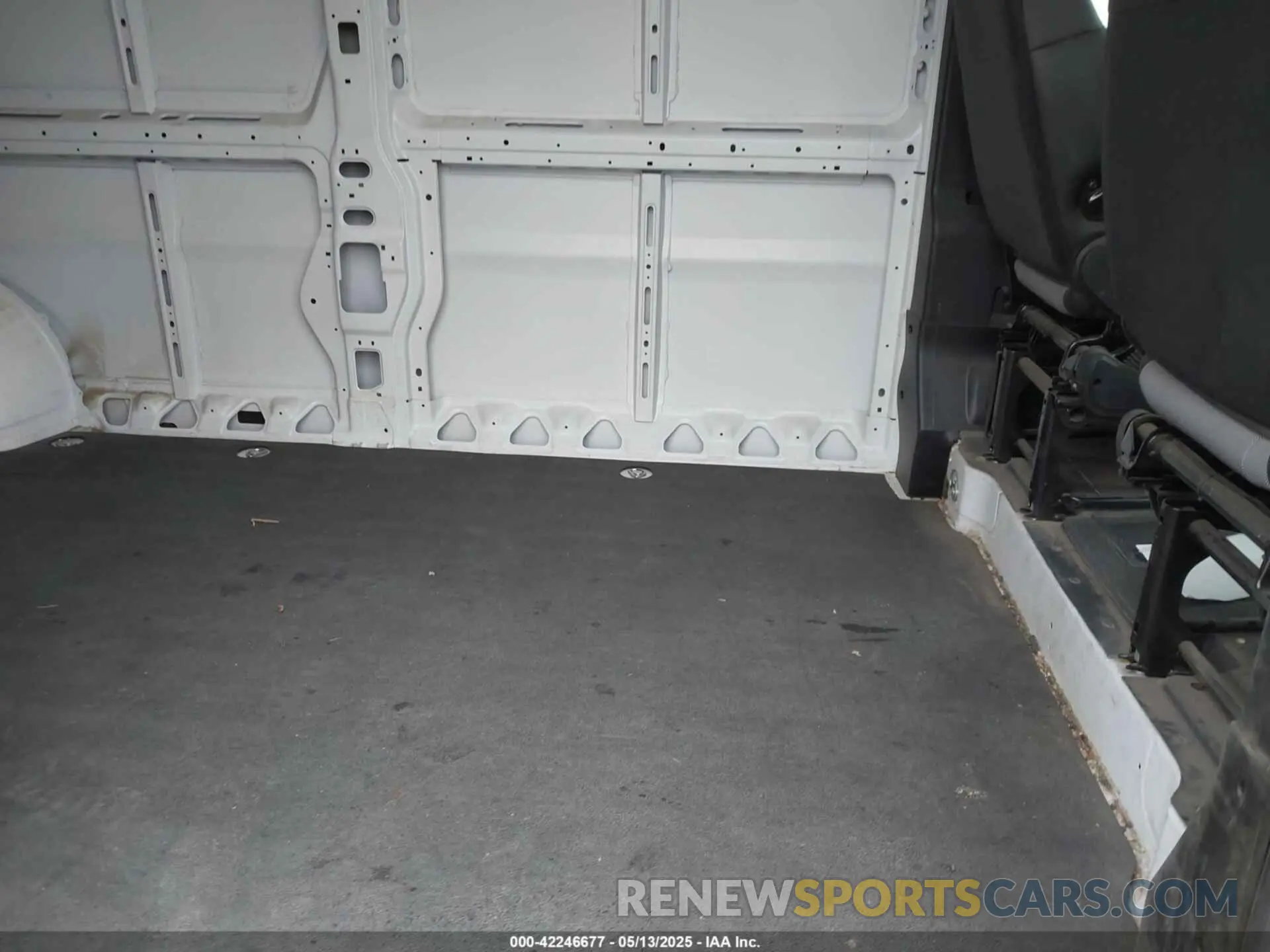 8 Фотография поврежденного автомобиля 3C6LRVDG9SE506516 RAM PROMASTER 2500 2025