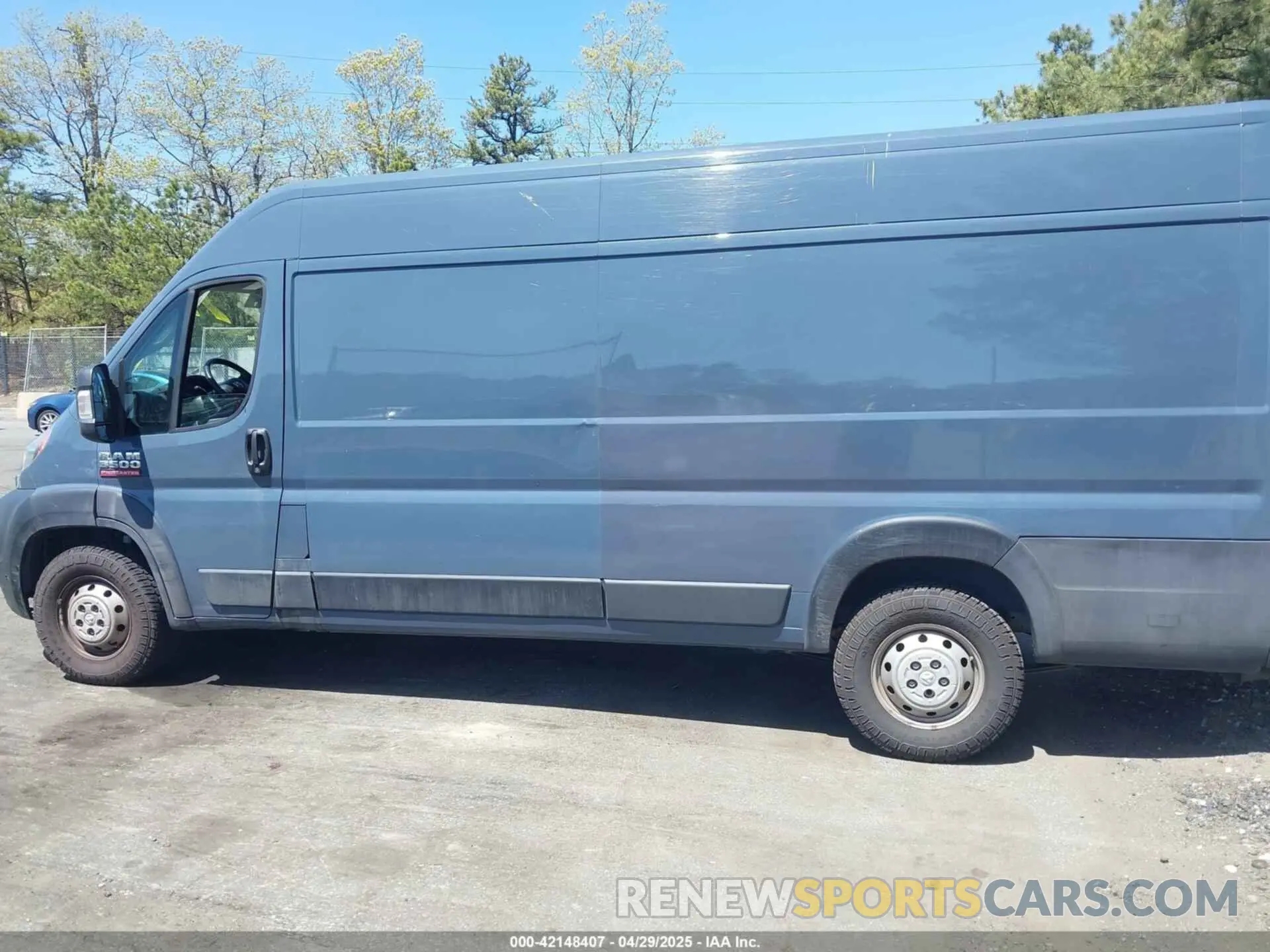 14 Photograph of a damaged car 3C6URVJG5KE554541 RAM PROMASTER 3500 2019