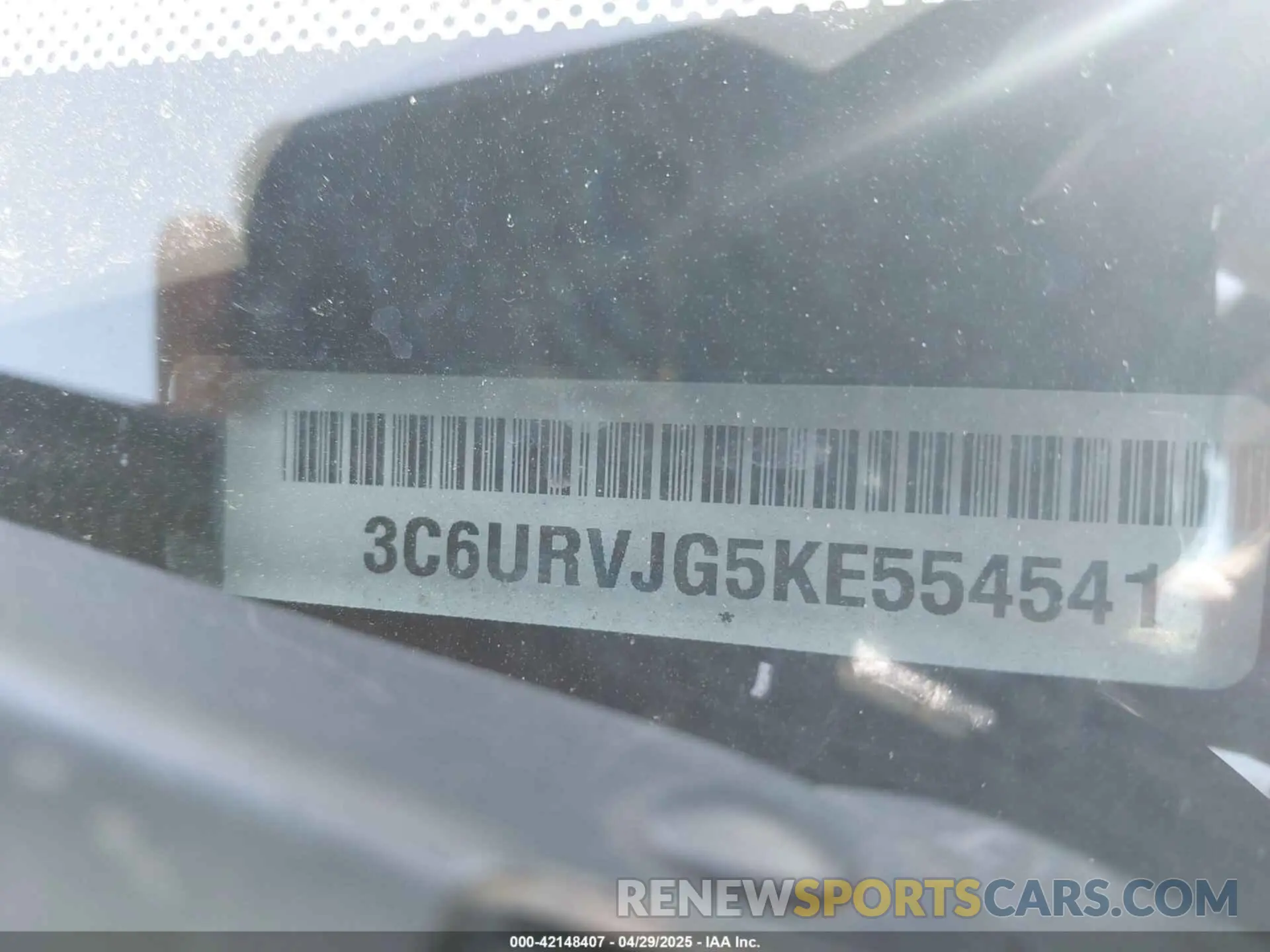 17 Photograph of a damaged car 3C6URVJG5KE554541 RAM PROMASTER 3500 2019