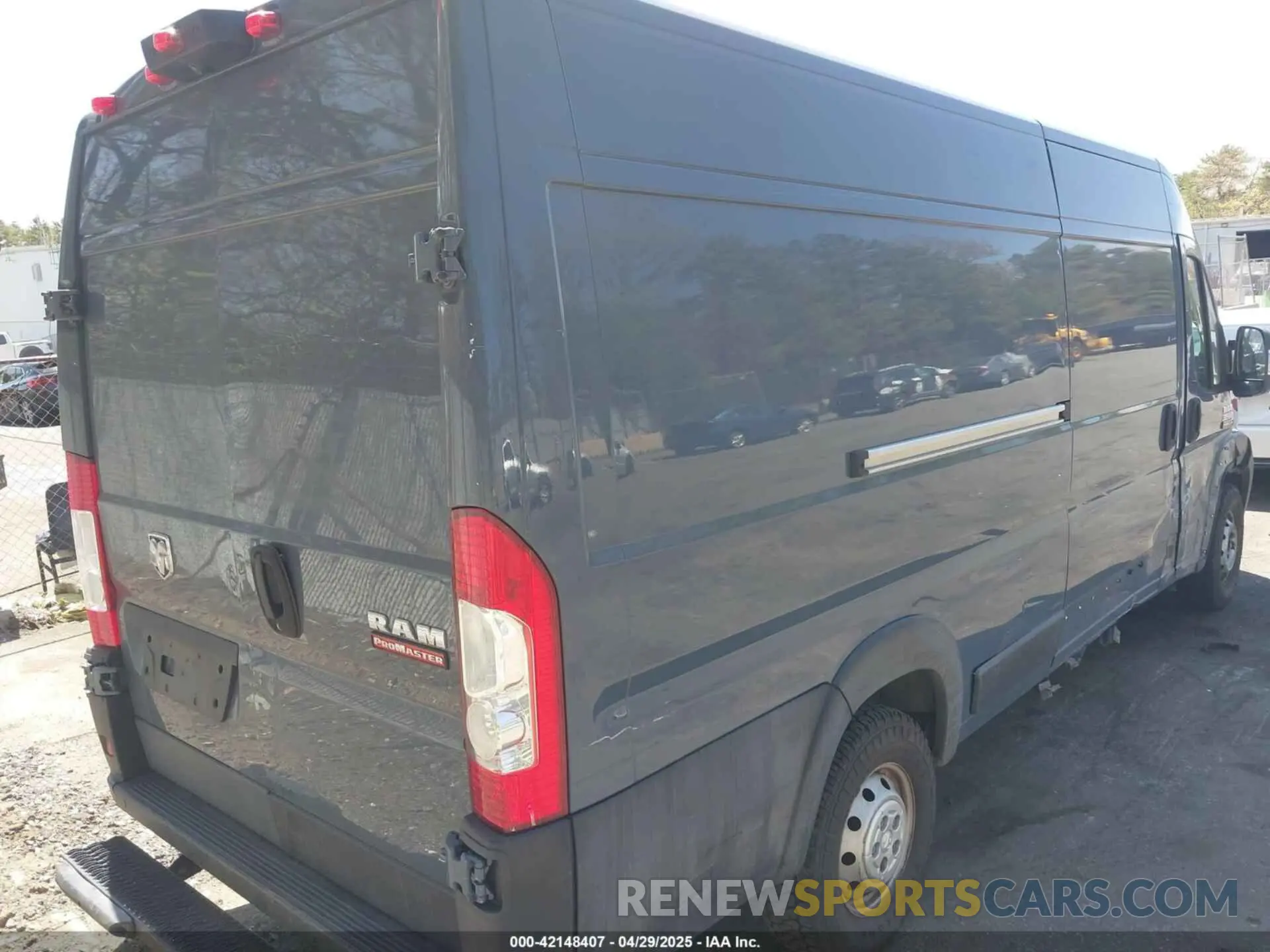 4 Photograph of a damaged car 3C6URVJG5KE554541 RAM PROMASTER 3500 2019