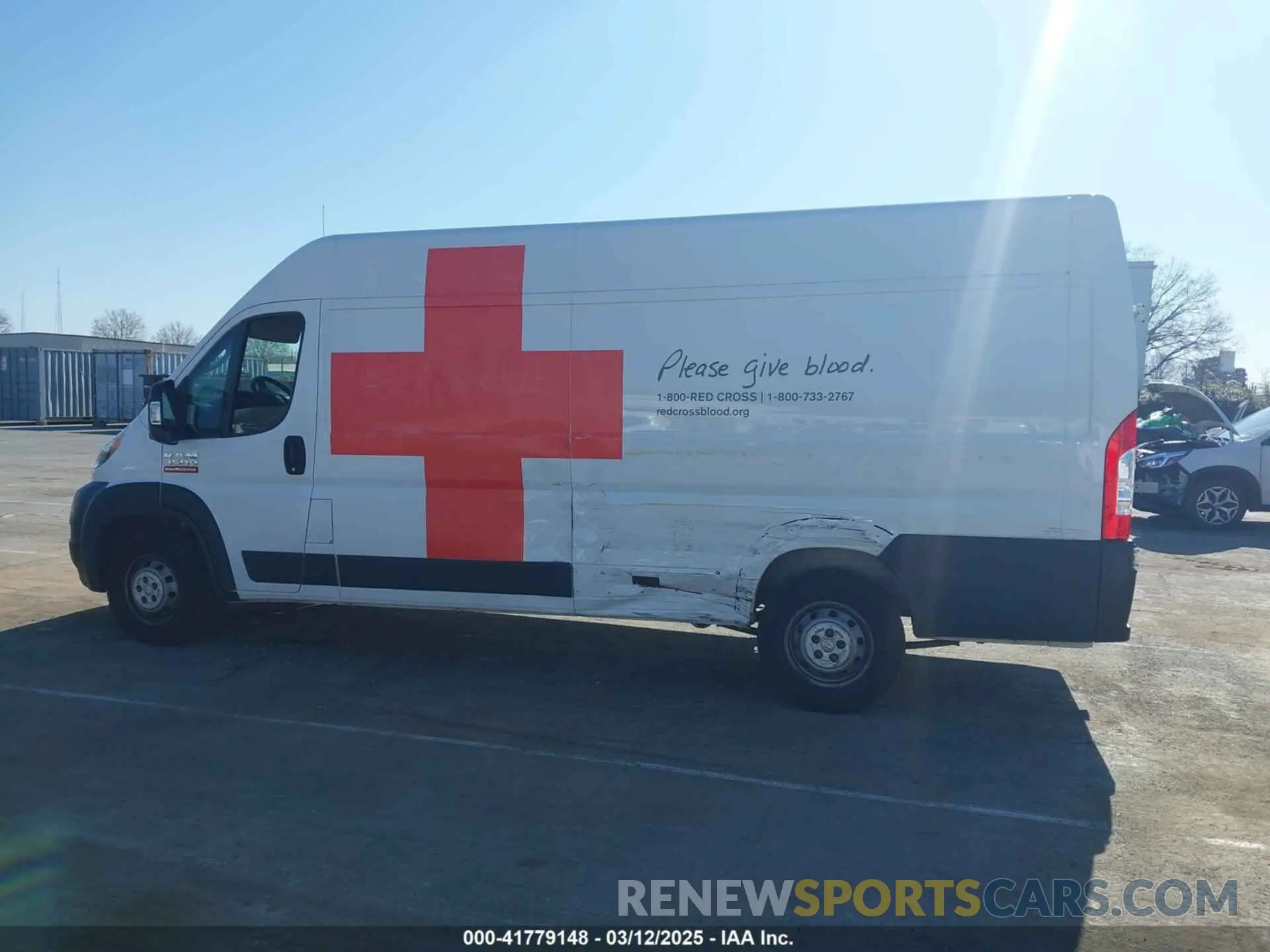 14 Photograph of a damaged car 3C6URVJG6KE560302 RAM PROMASTER 3500 2019