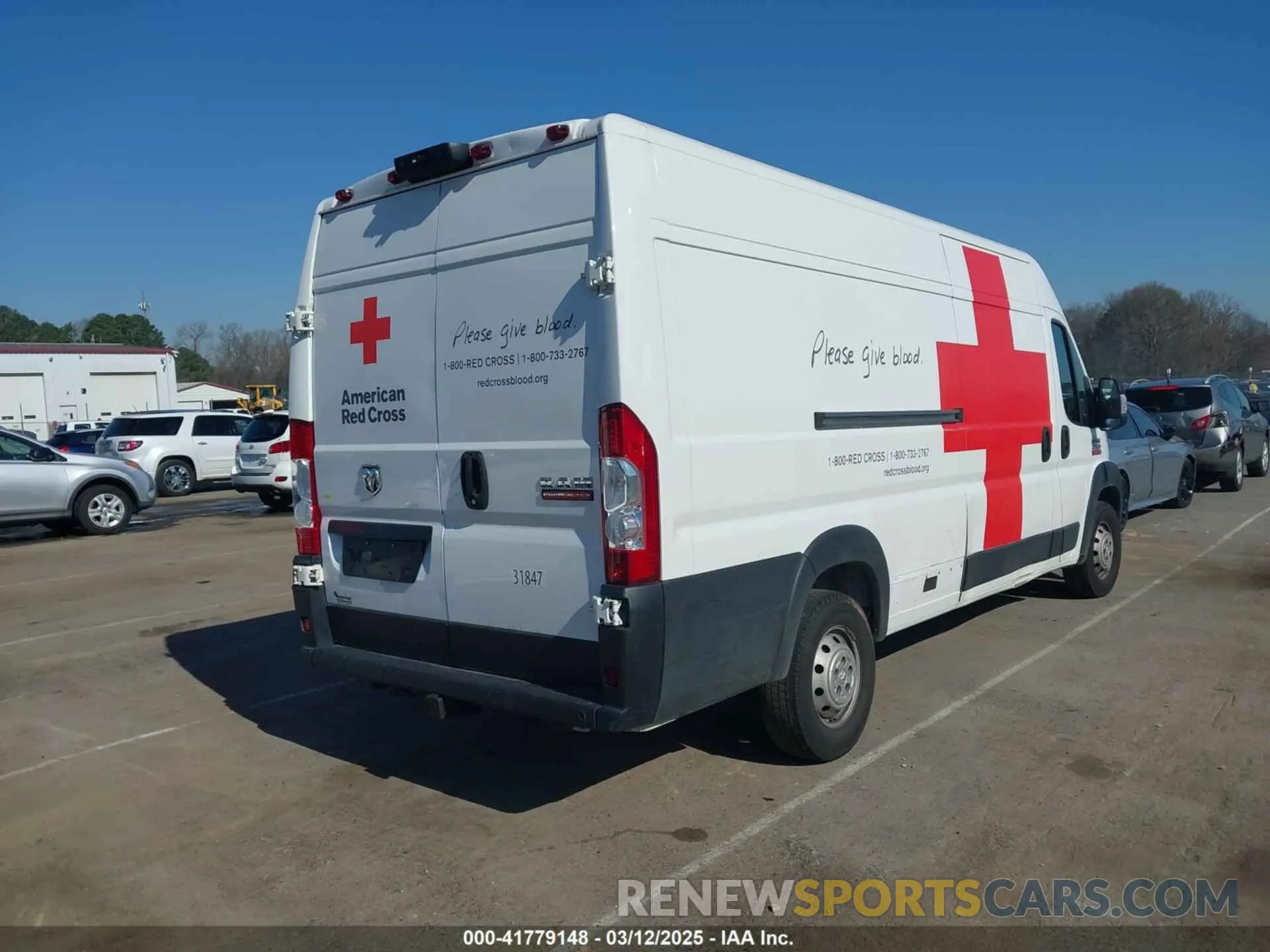 4 Photograph of a damaged car 3C6URVJG6KE560302 RAM PROMASTER 3500 2019
