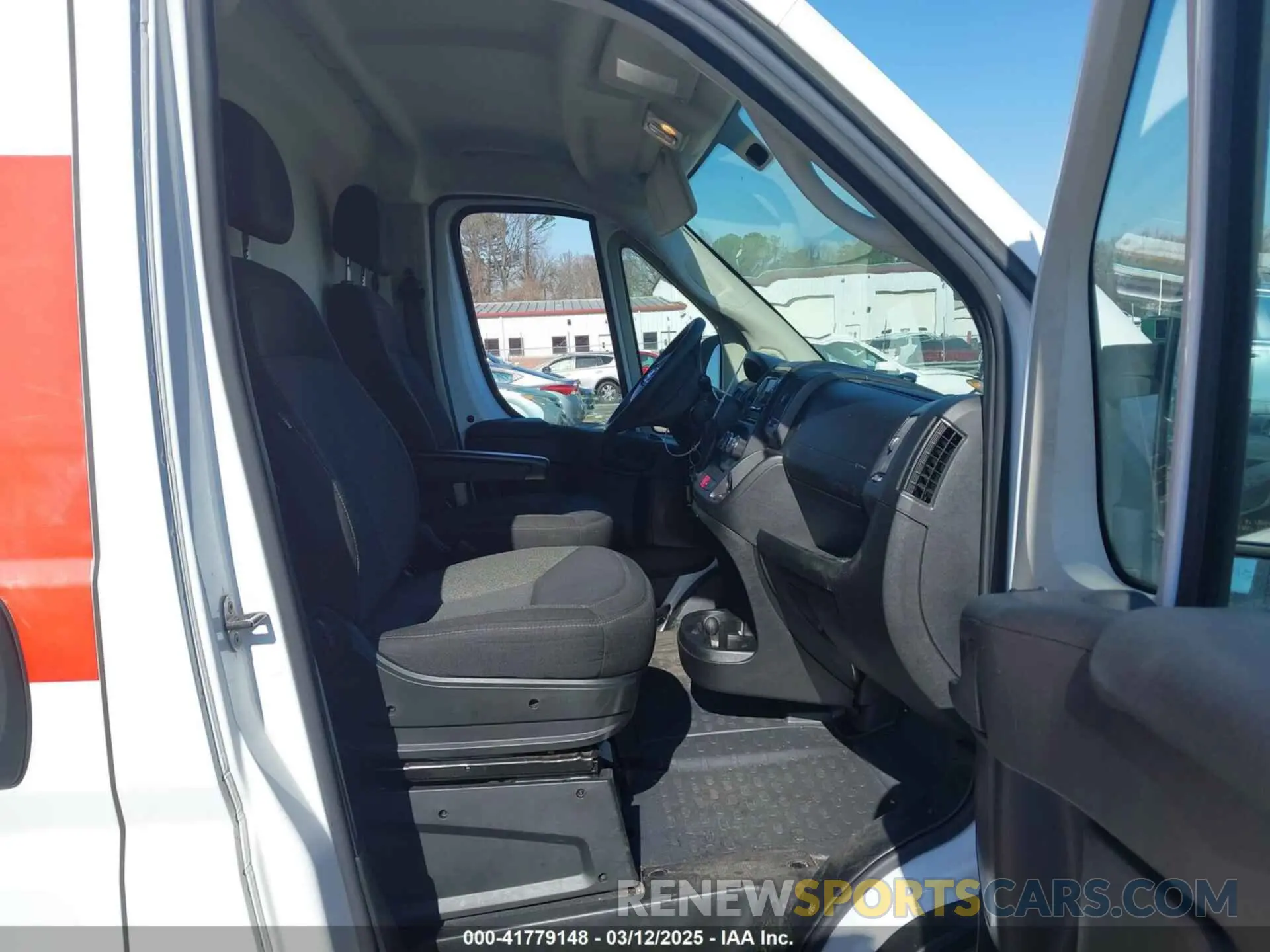5 Photograph of a damaged car 3C6URVJG6KE560302 RAM PROMASTER 3500 2019