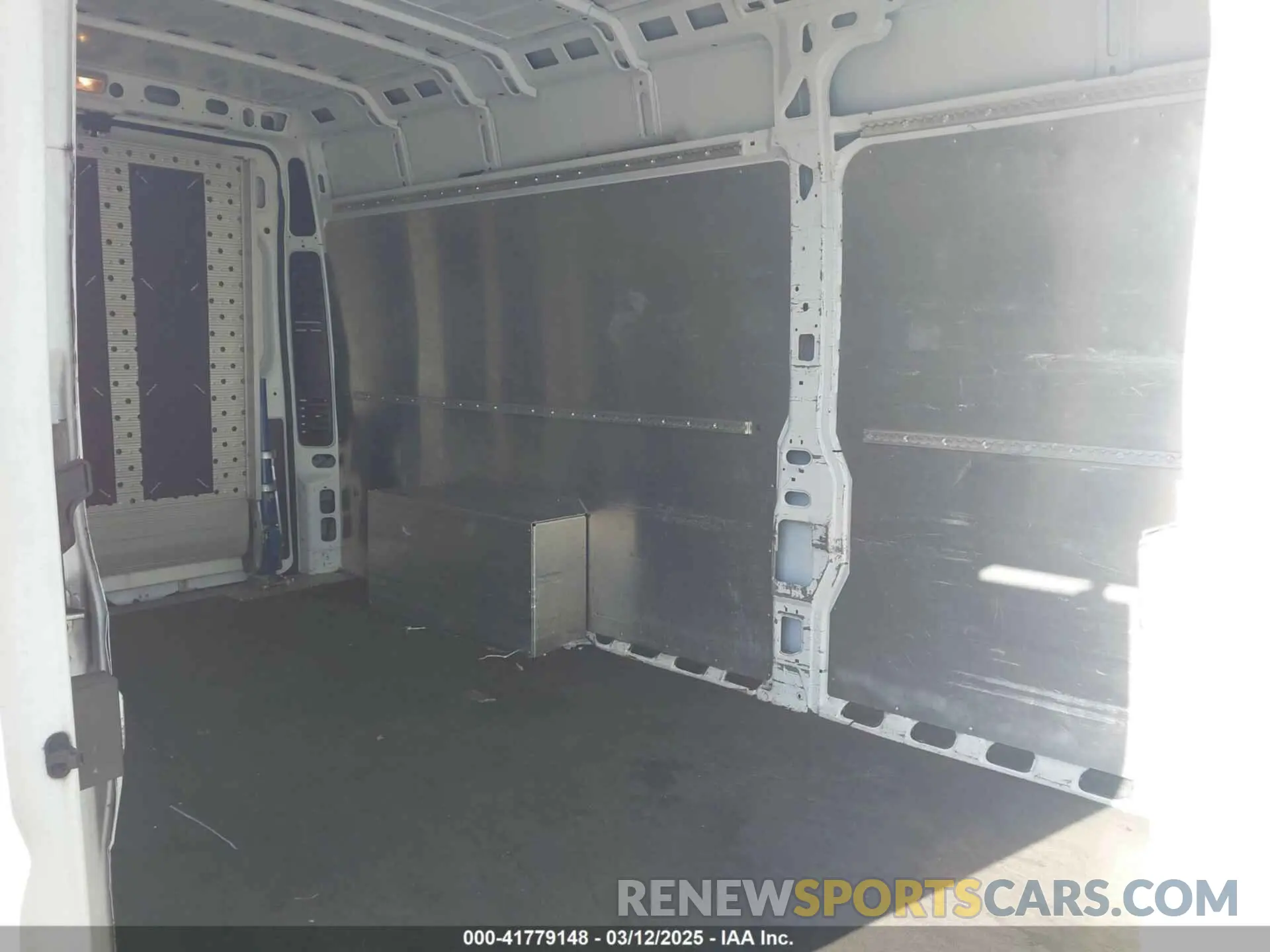 8 Photograph of a damaged car 3C6URVJG6KE560302 RAM PROMASTER 3500 2019