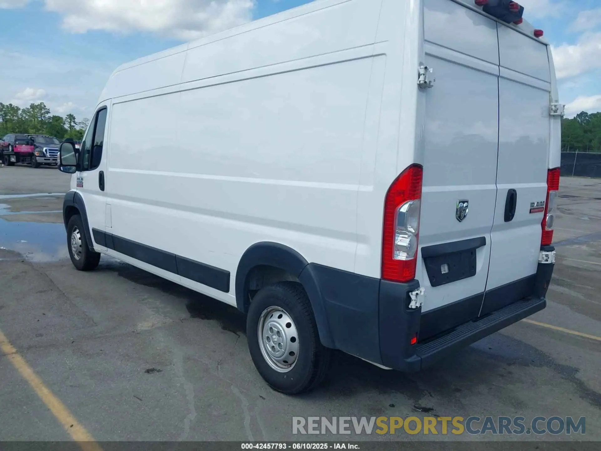 3 Photograph of a damaged car 3C6URVHG6LE110818 RAM PROMASTER 3500 2020