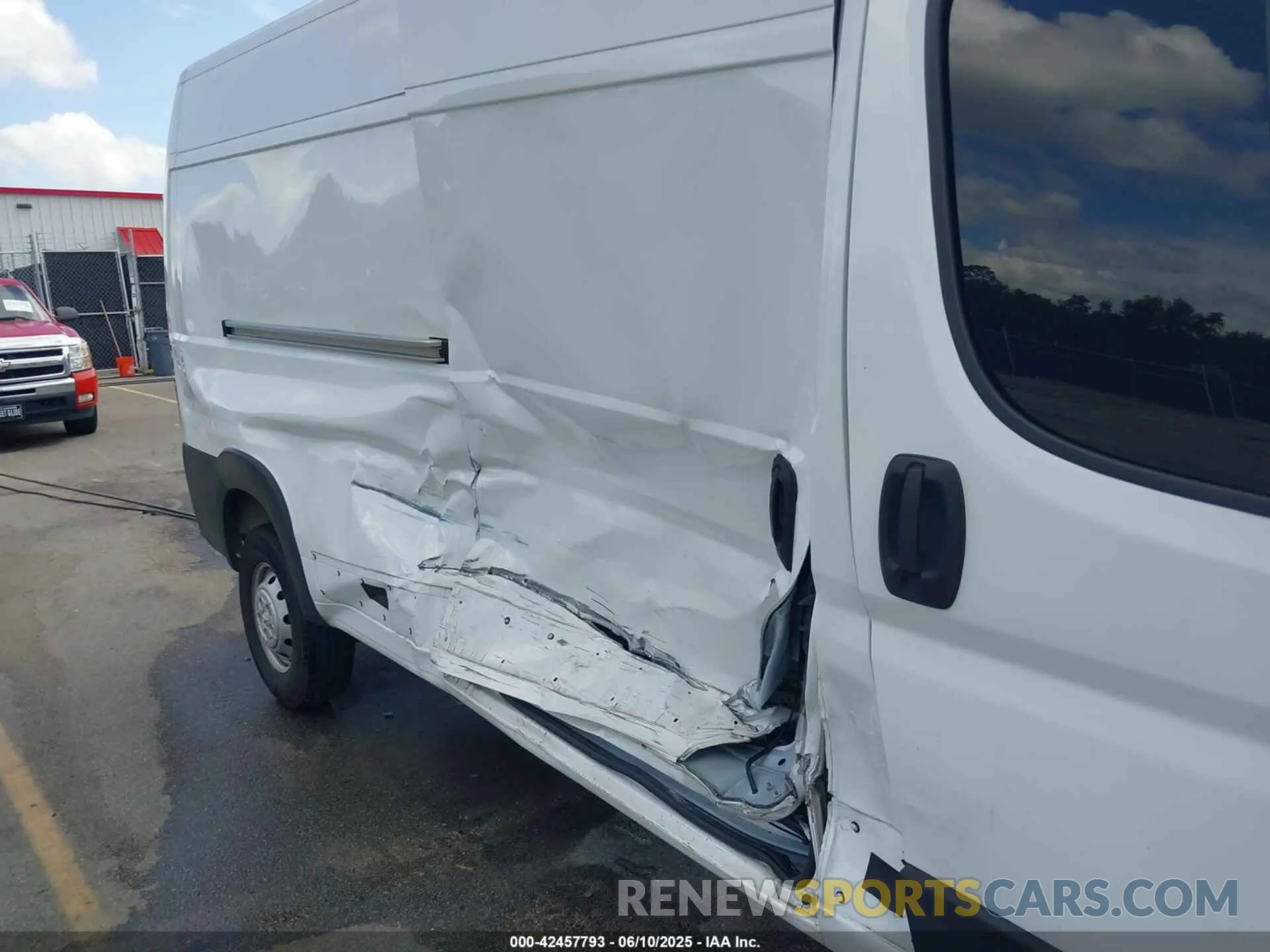 6 Photograph of a damaged car 3C6URVHG6LE110818 RAM PROMASTER 3500 2020