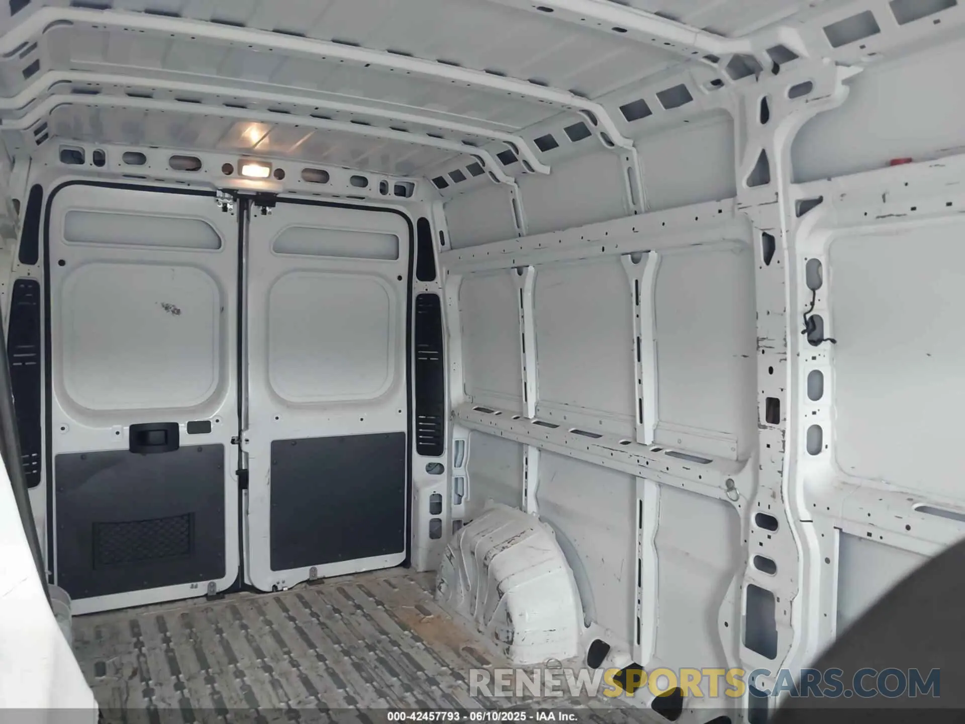 8 Photograph of a damaged car 3C6URVHG6LE110818 RAM PROMASTER 3500 2020