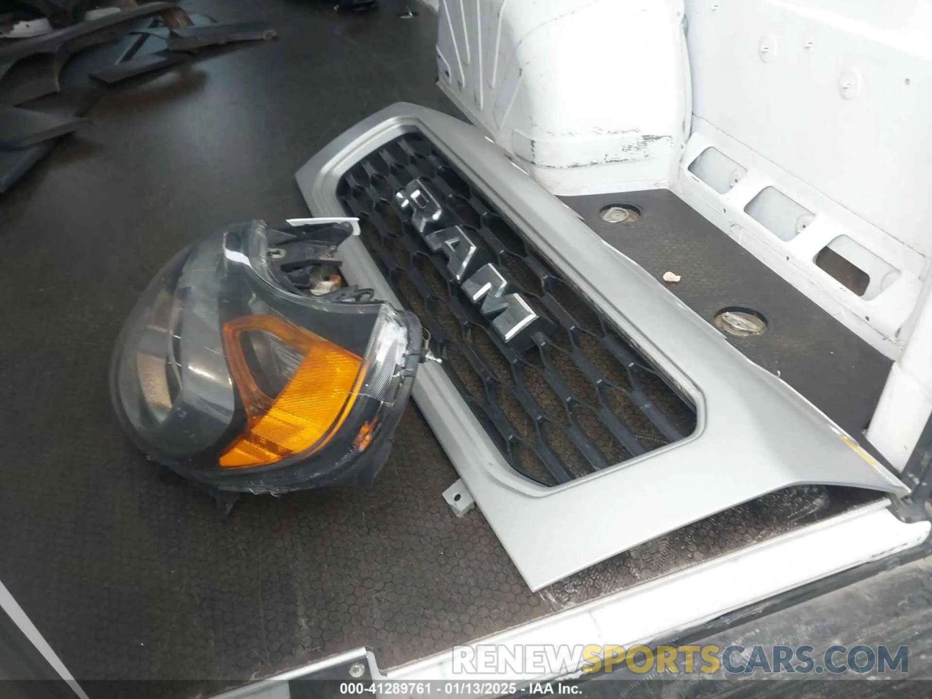 12 Photograph of a damaged car 3C6URVJG3LE119339 RAM PROMASTER 3500 2020
