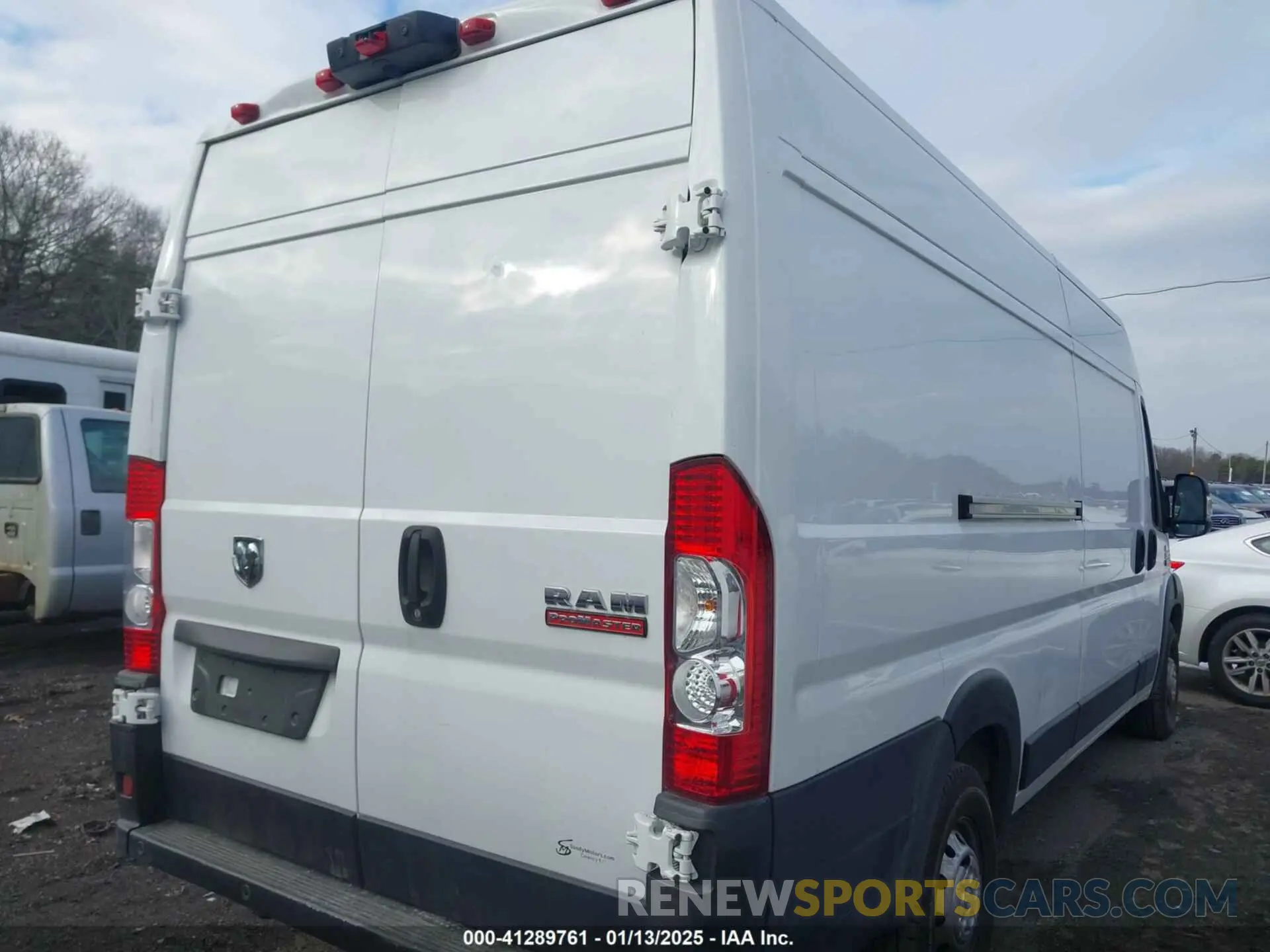 4 Photograph of a damaged car 3C6URVJG3LE119339 RAM PROMASTER 3500 2020