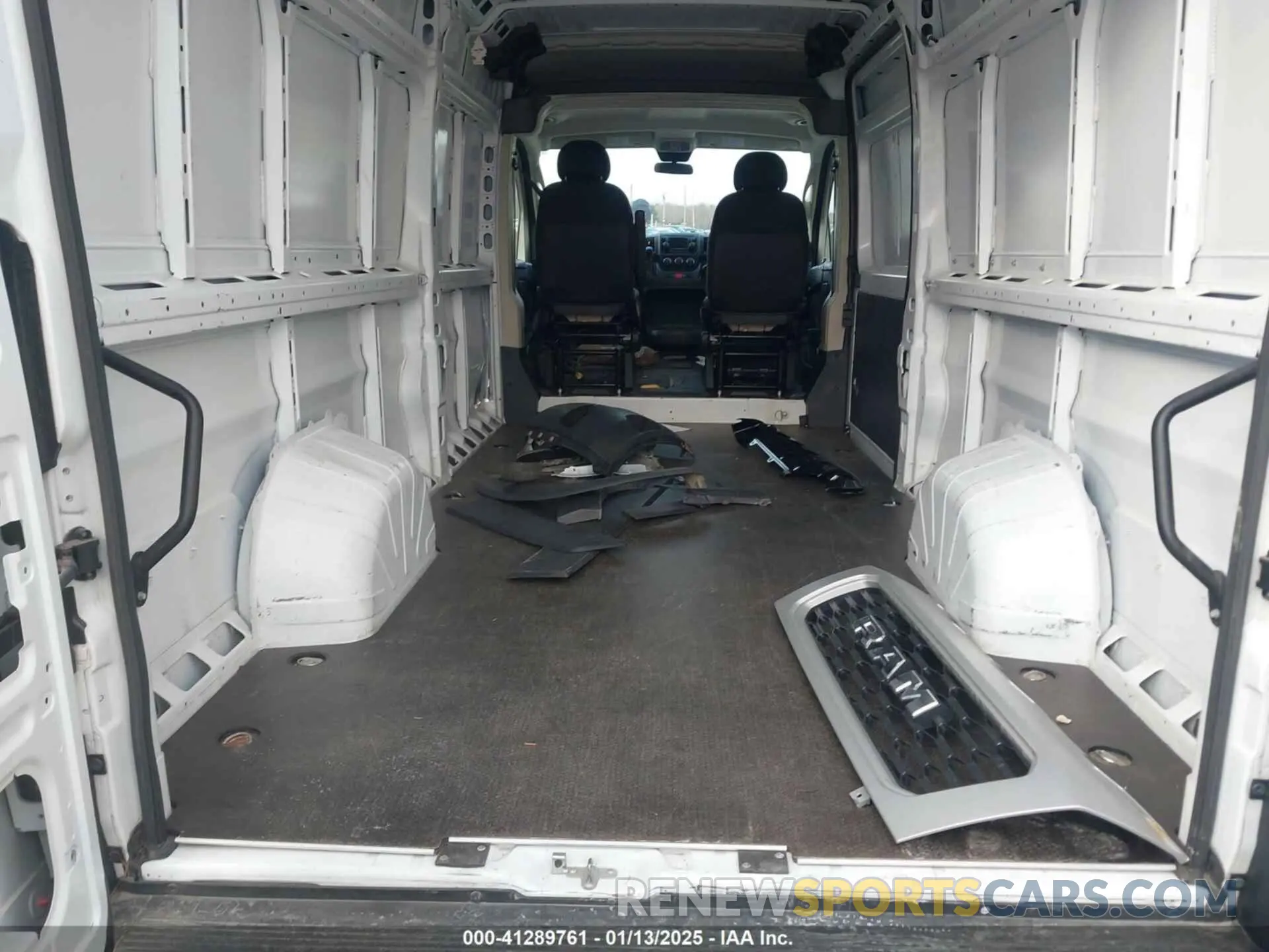 8 Photograph of a damaged car 3C6URVJG3LE119339 RAM PROMASTER 3500 2020