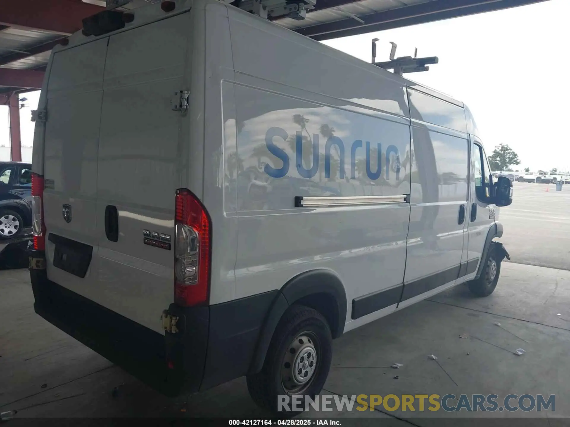 4 Photograph of a damaged car 3C6MRVHG8ME575585 RAM PROMASTER 3500 2021