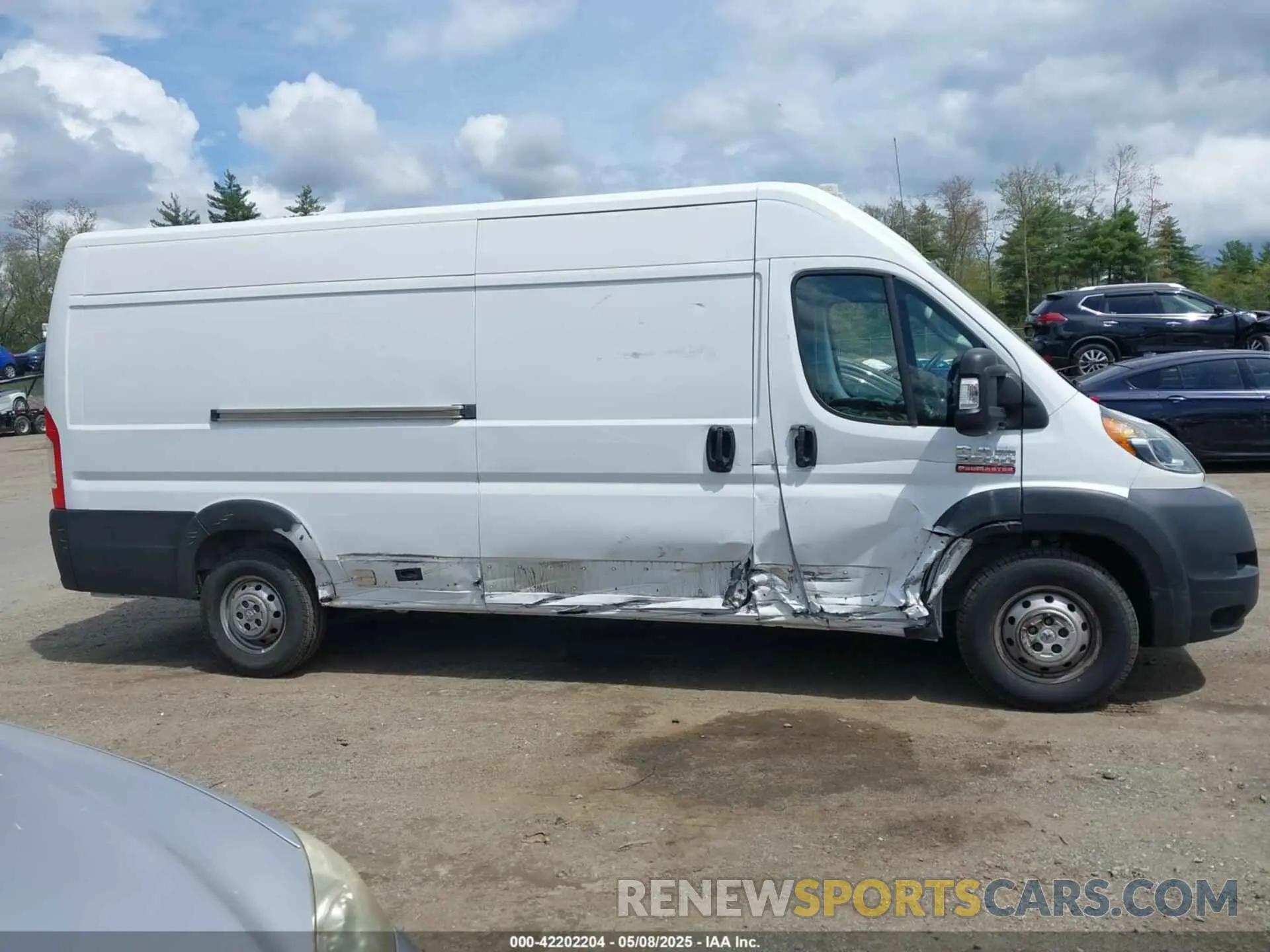 14 Photograph of a damaged car 3C6MRVJG2ME513321 RAM PROMASTER 3500 2021