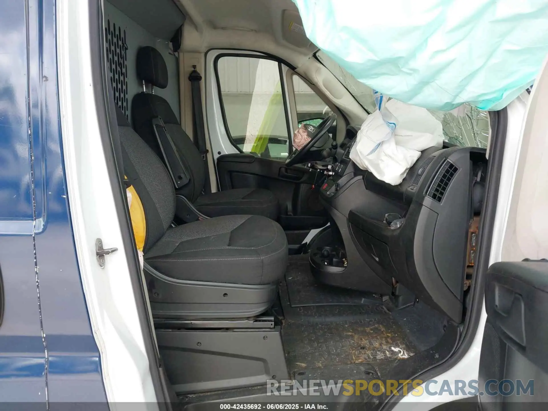 5 Photograph of a damaged car 3C6MRVJG2ME566536 RAM PROMASTER 3500 2021