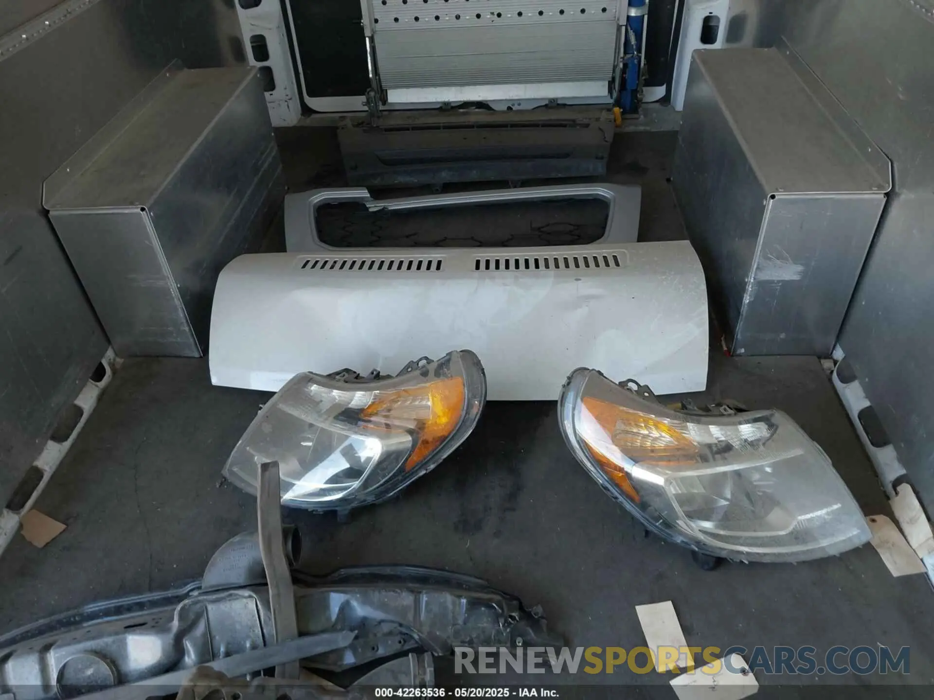 12 Photograph of a damaged car 3C6MRVJG3ME520522 RAM PROMASTER 3500 2021