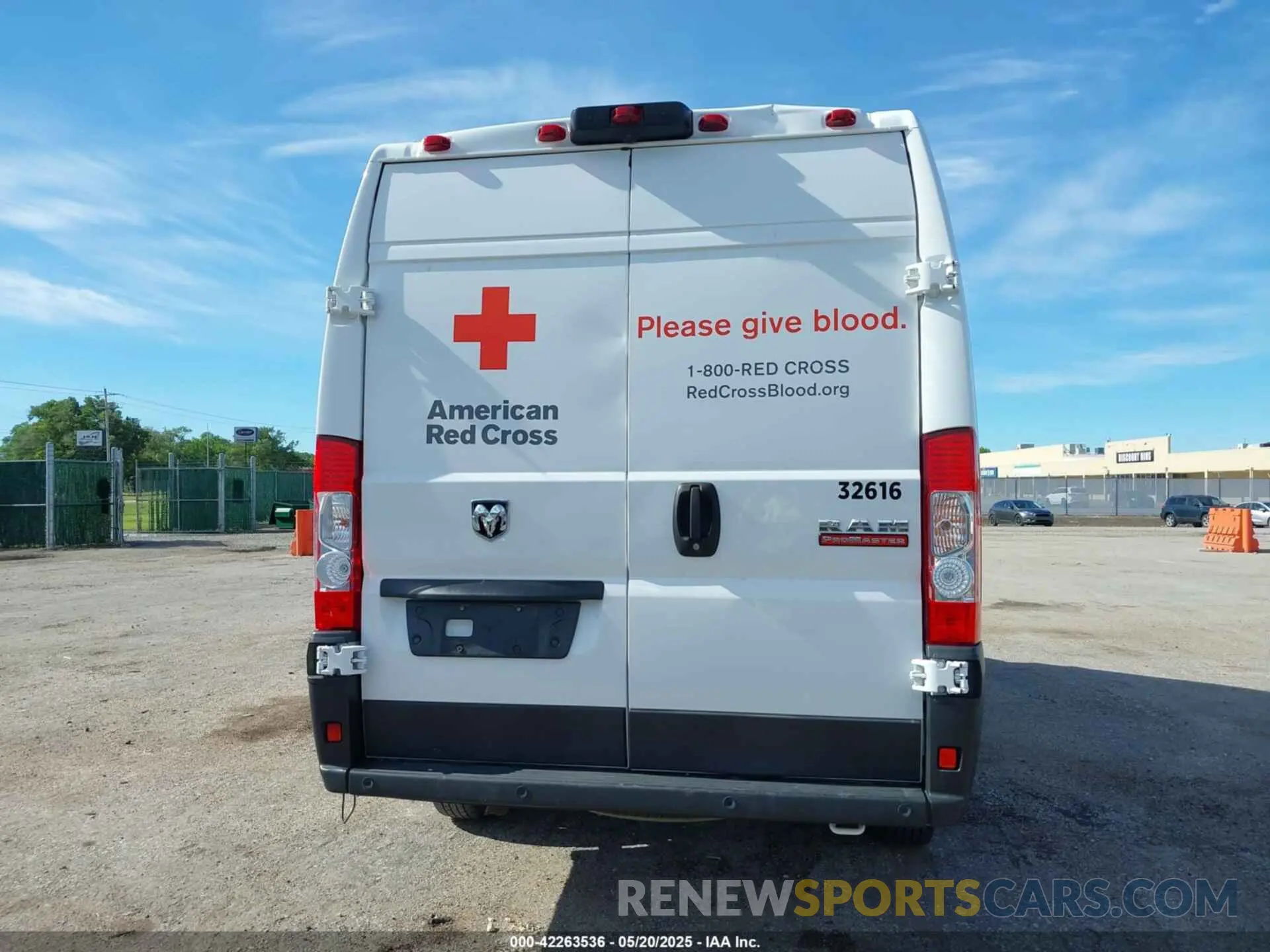 17 Photograph of a damaged car 3C6MRVJG3ME520522 RAM PROMASTER 3500 2021